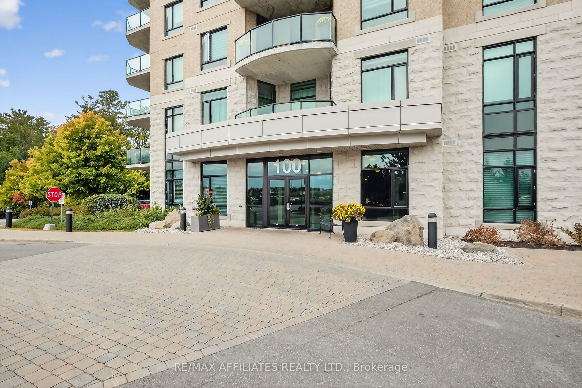 100 Inlet Private 905 Property Photo 3