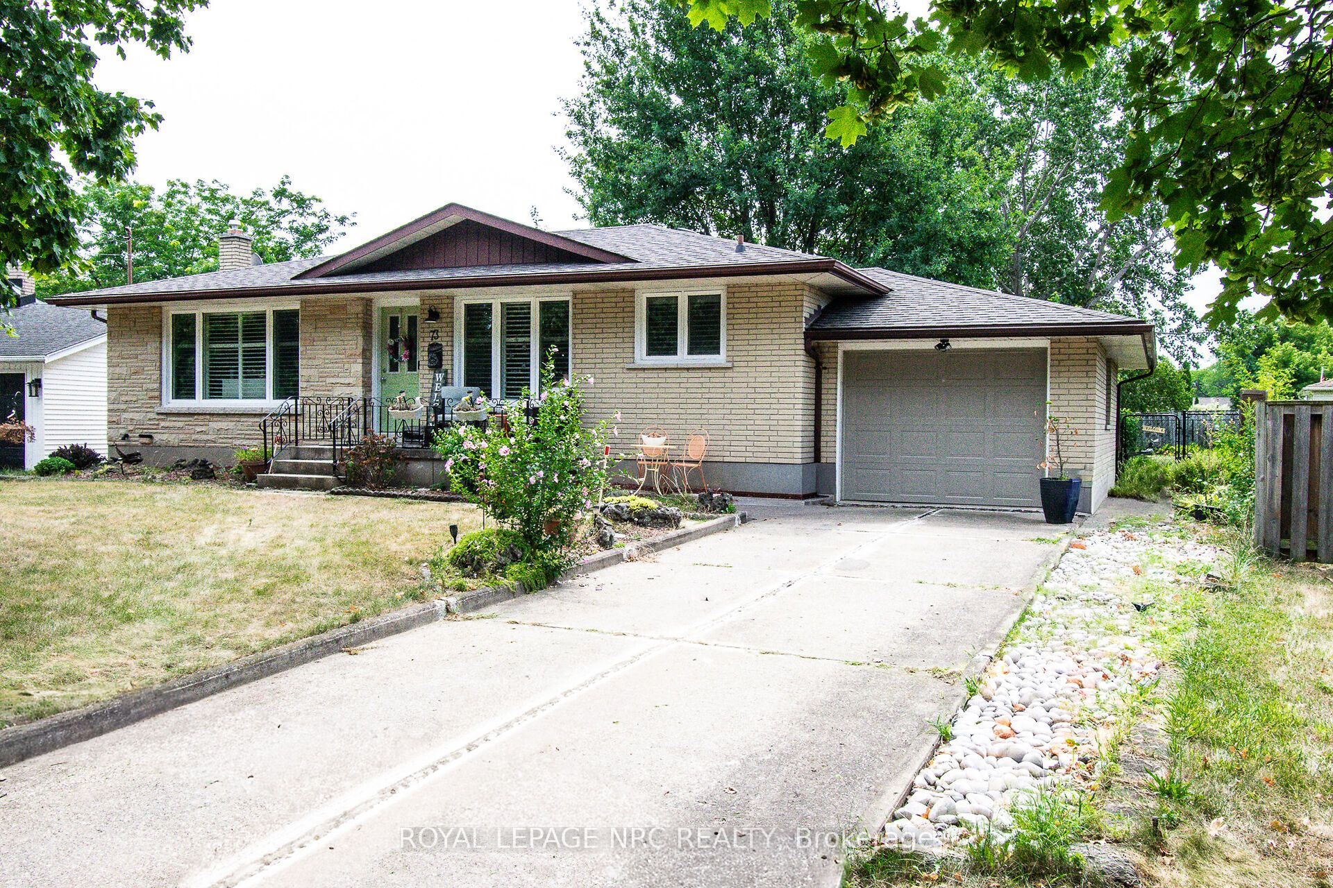 73 Lockview Crescent Property Photo 2