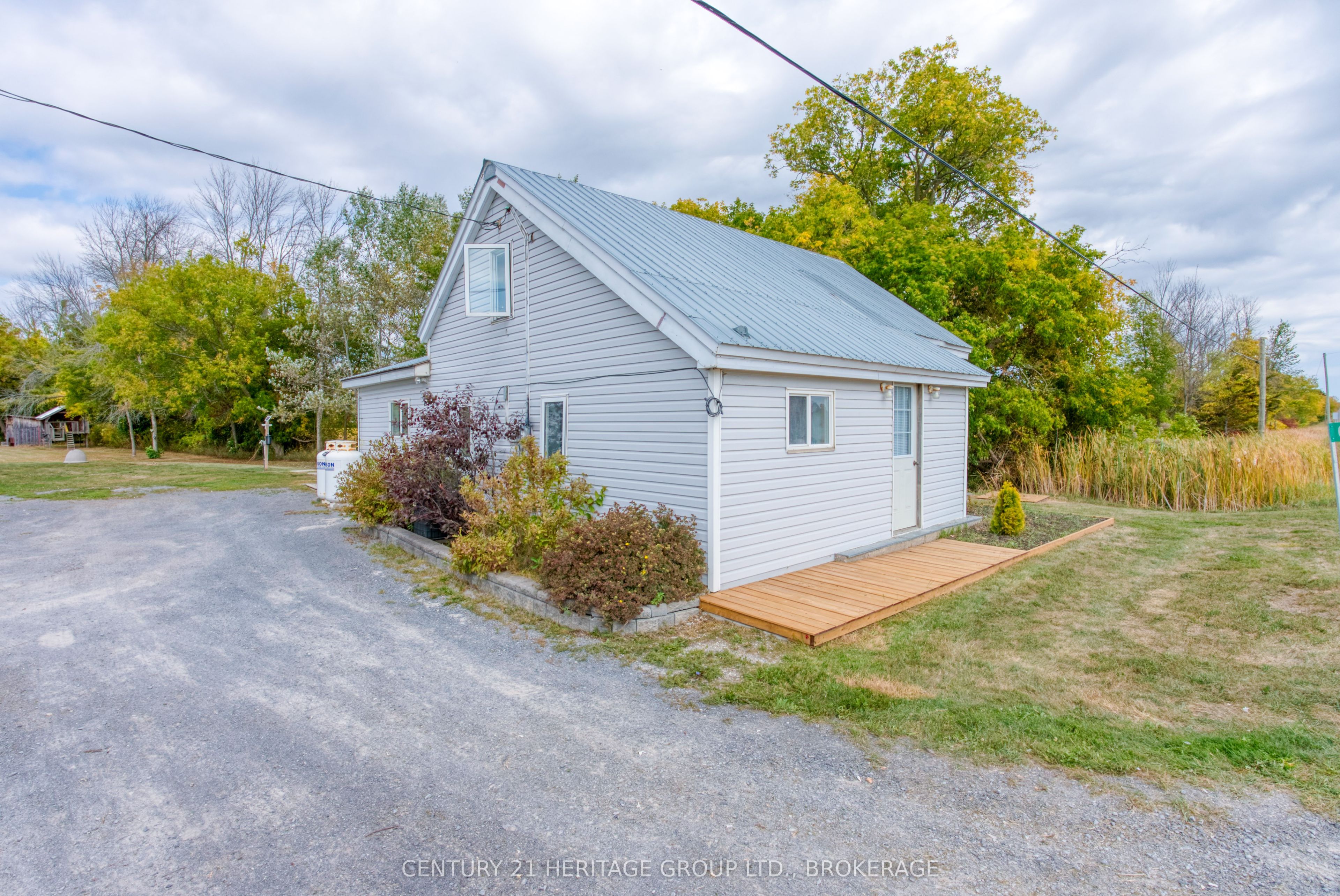 6913 County 2 Road Property Photo 2