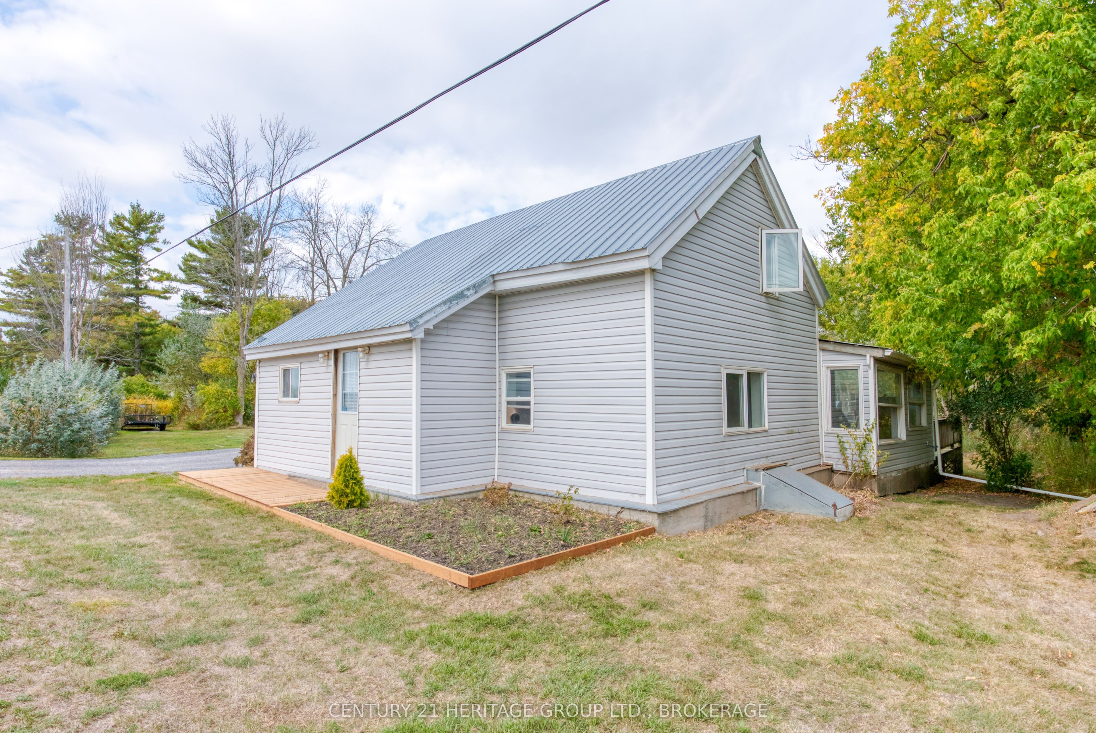 6913 County 2 Road Property Photo 3