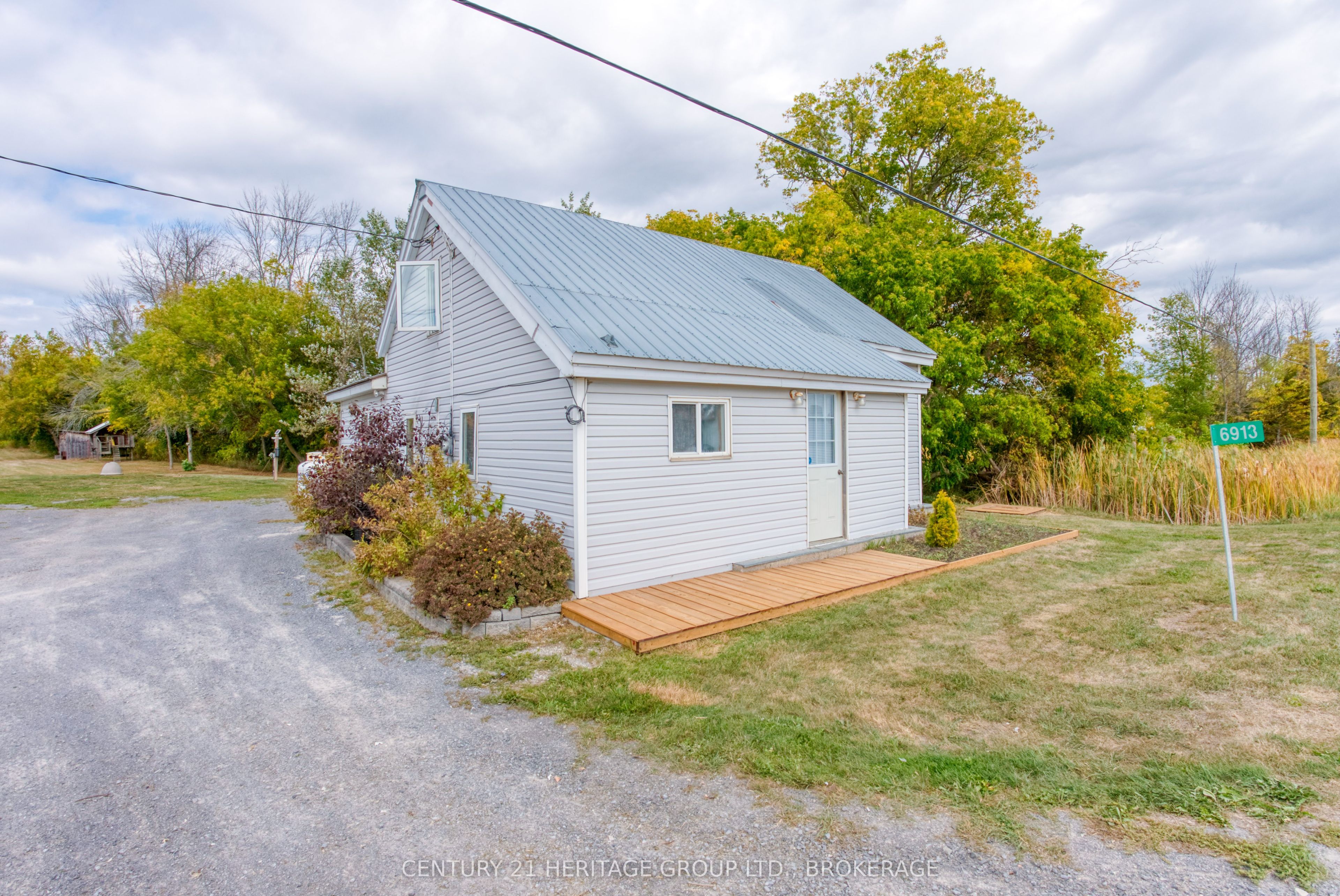 6913 County 2 Road Property Photo 4