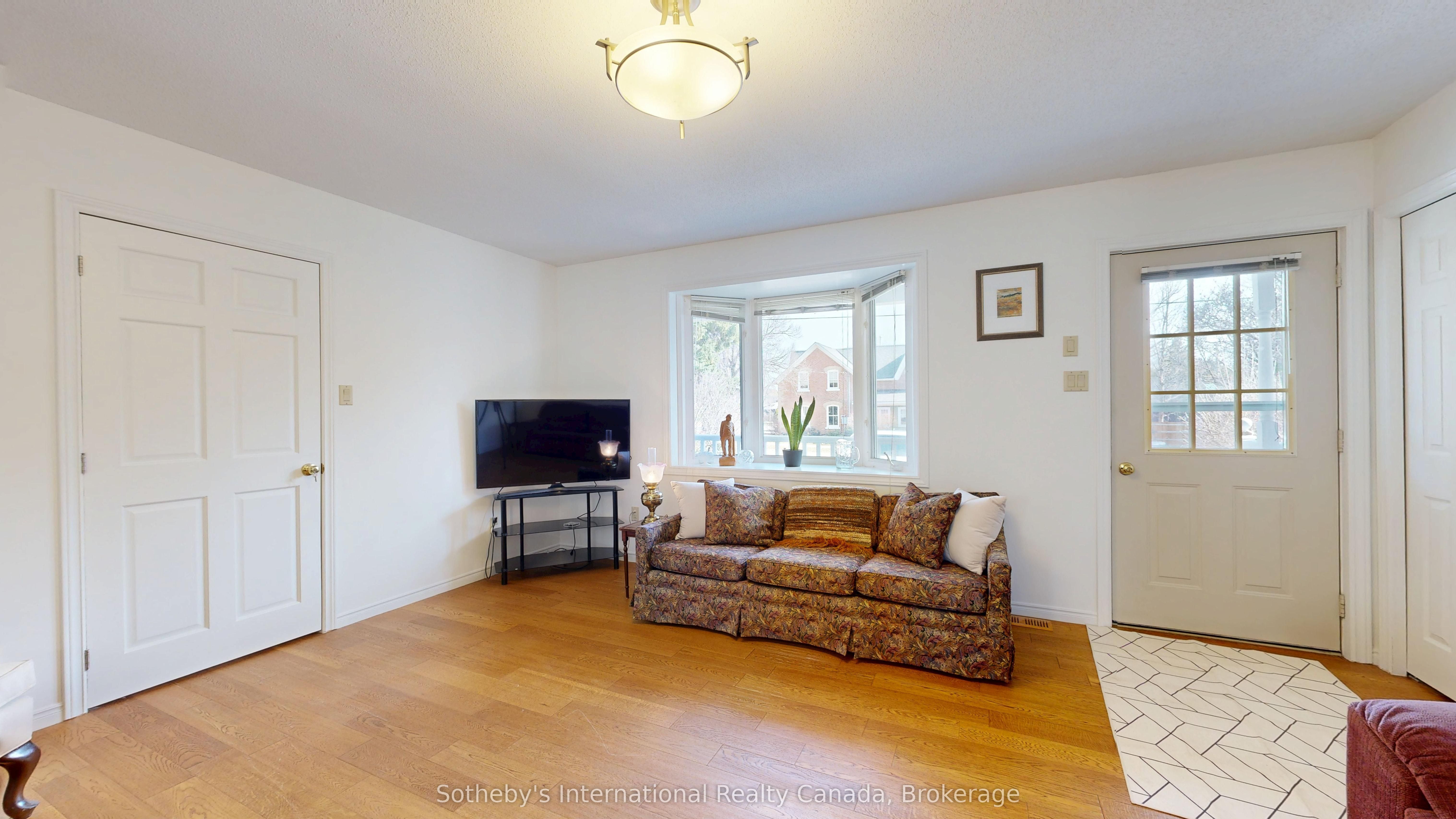 103 Bruce St S Property Photo 1