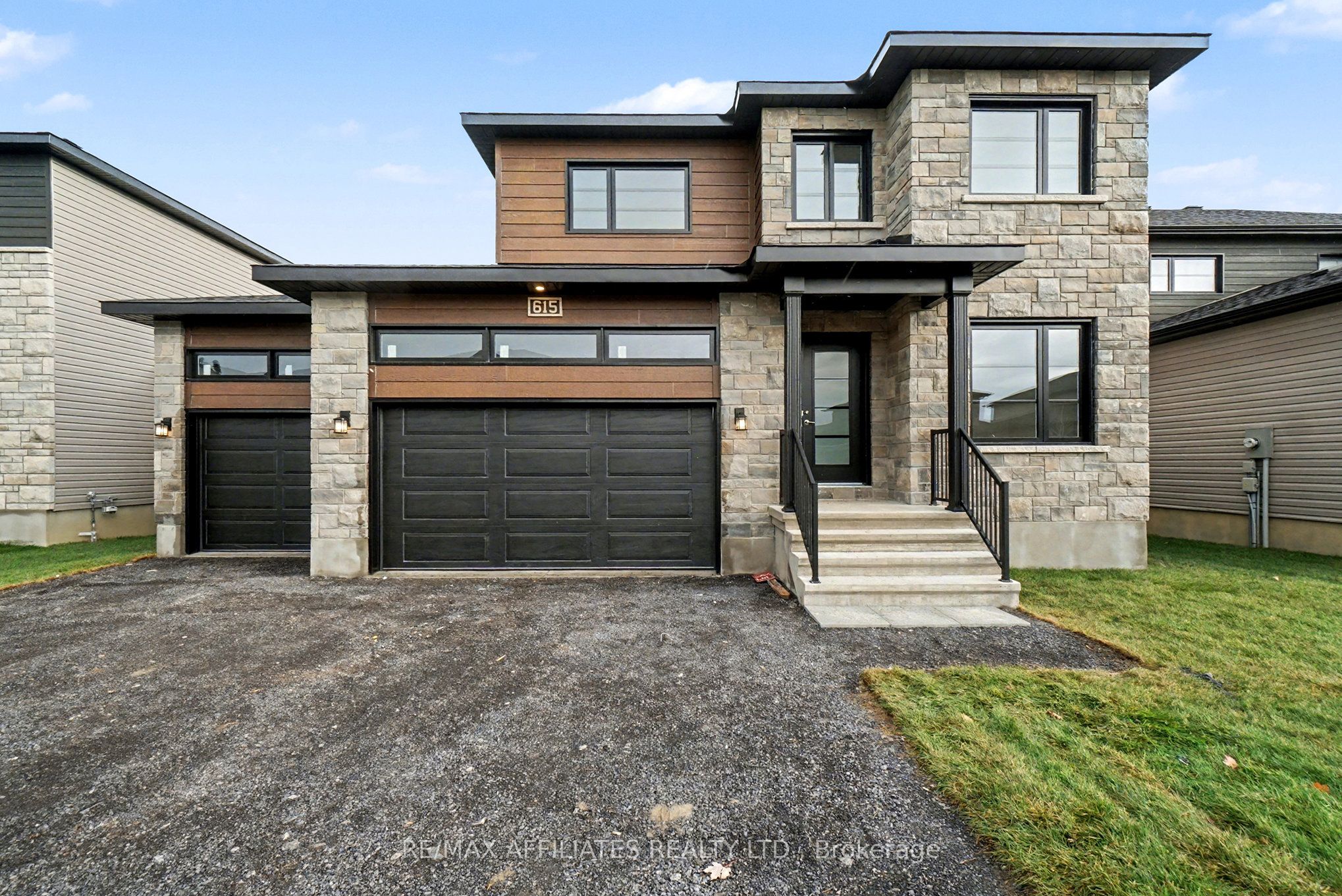 615 Geneva Crescent Property Photo 1