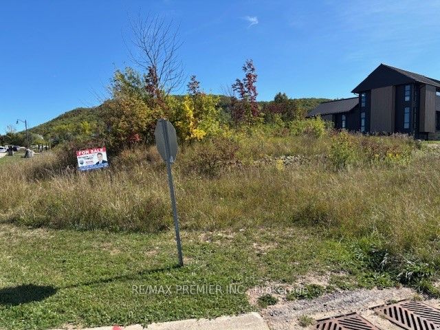 102 Maryward Crescent Property Photo 1