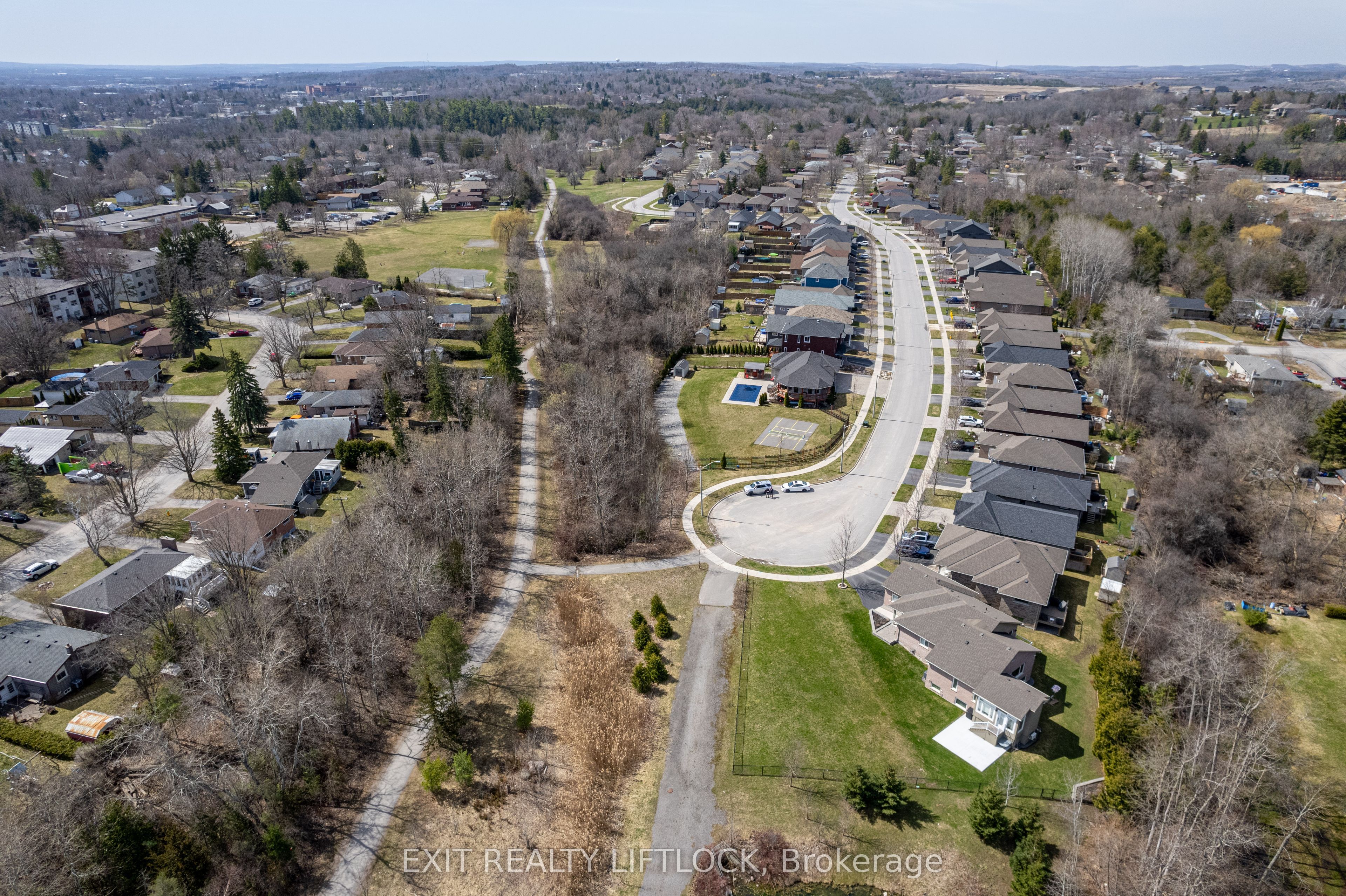 418 Raymond Street Property Photo 6