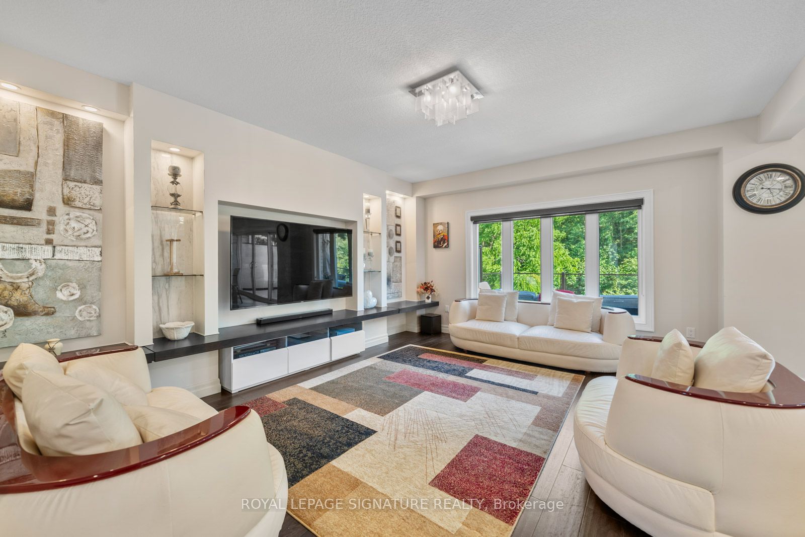 704 Robert Ferrie Drive Property Photo 6