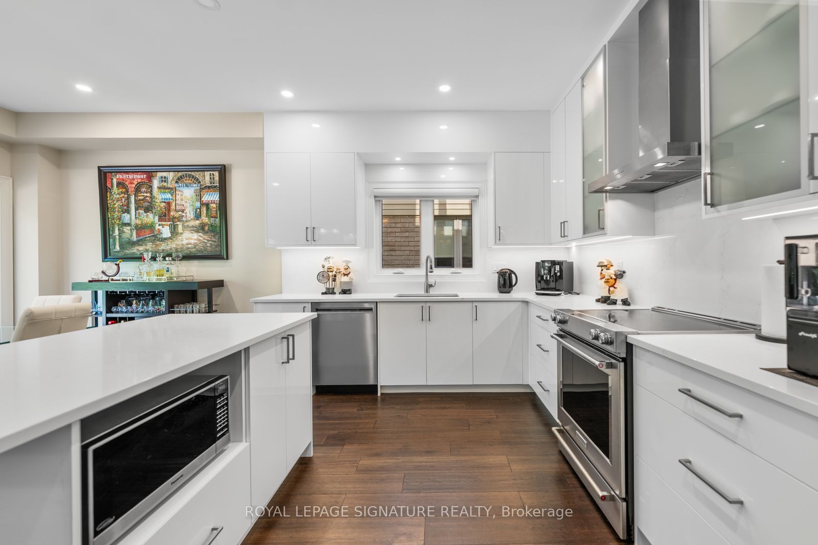 704 Robert Ferrie Drive Property Photo 11