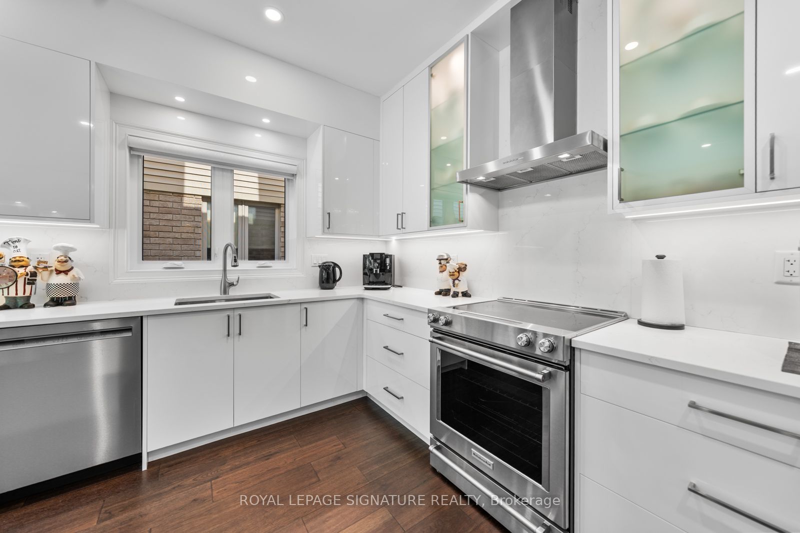 704 Robert Ferrie Drive Property Photo 12