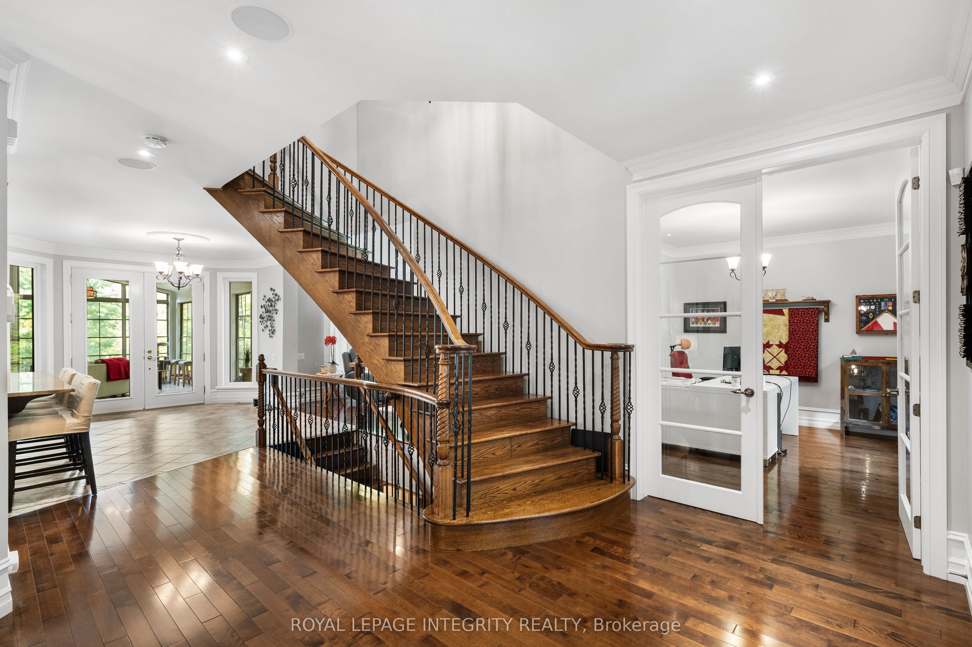 25 Marie-eve Street E Property Photo 6