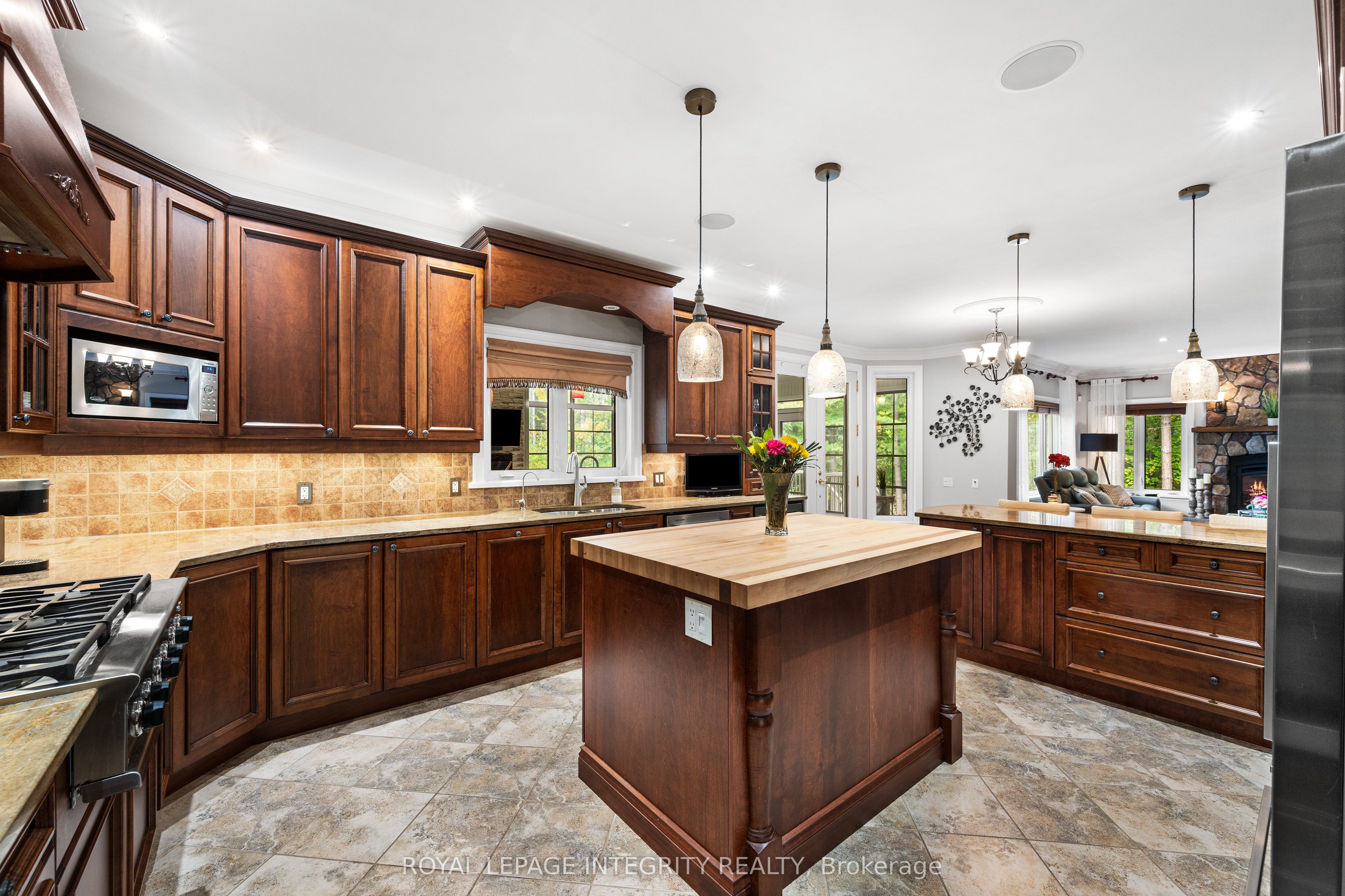 25 Marie-eve Street E Property Photo 12