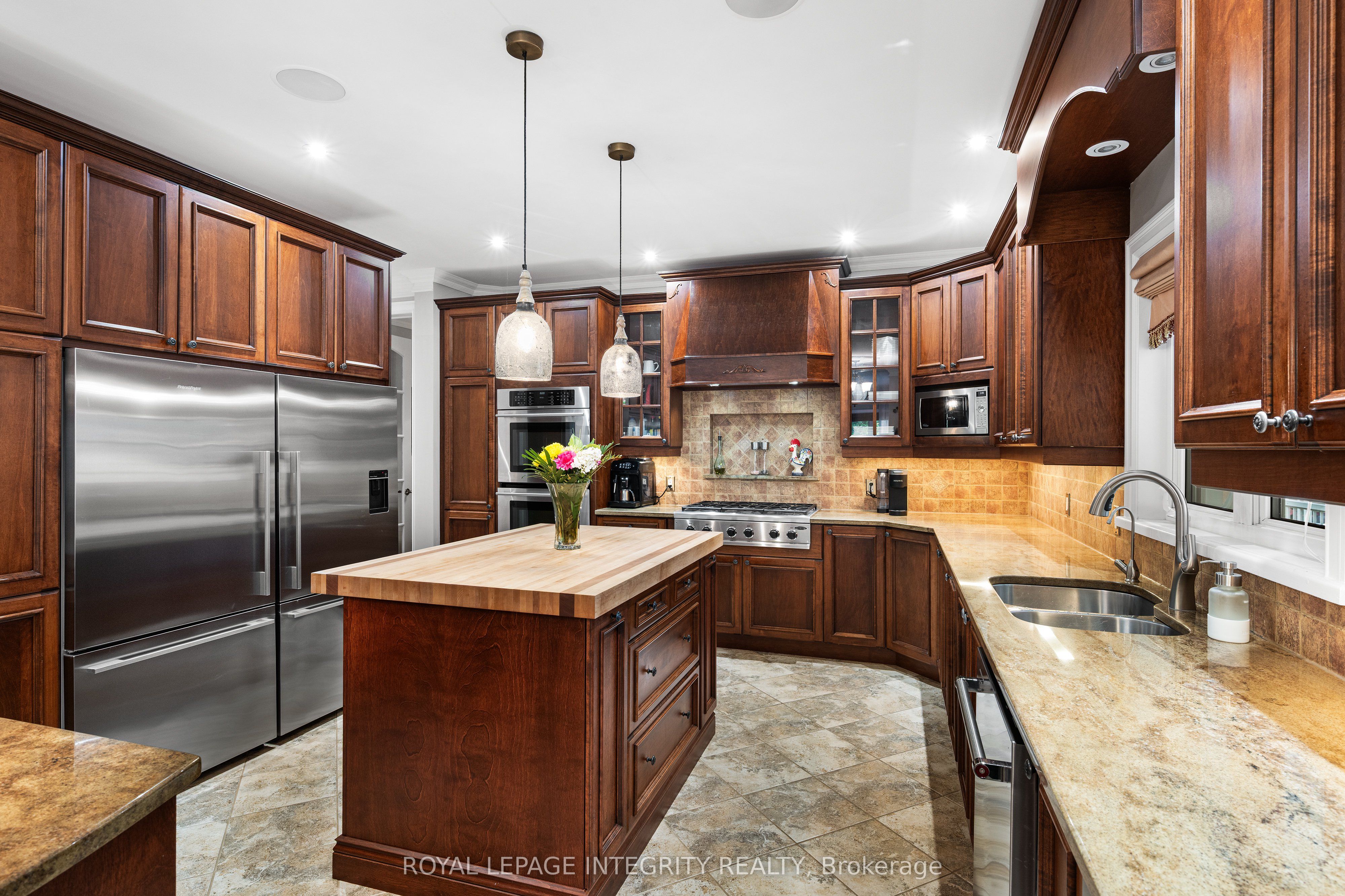 25 Marie-eve Street E Property Photo 14