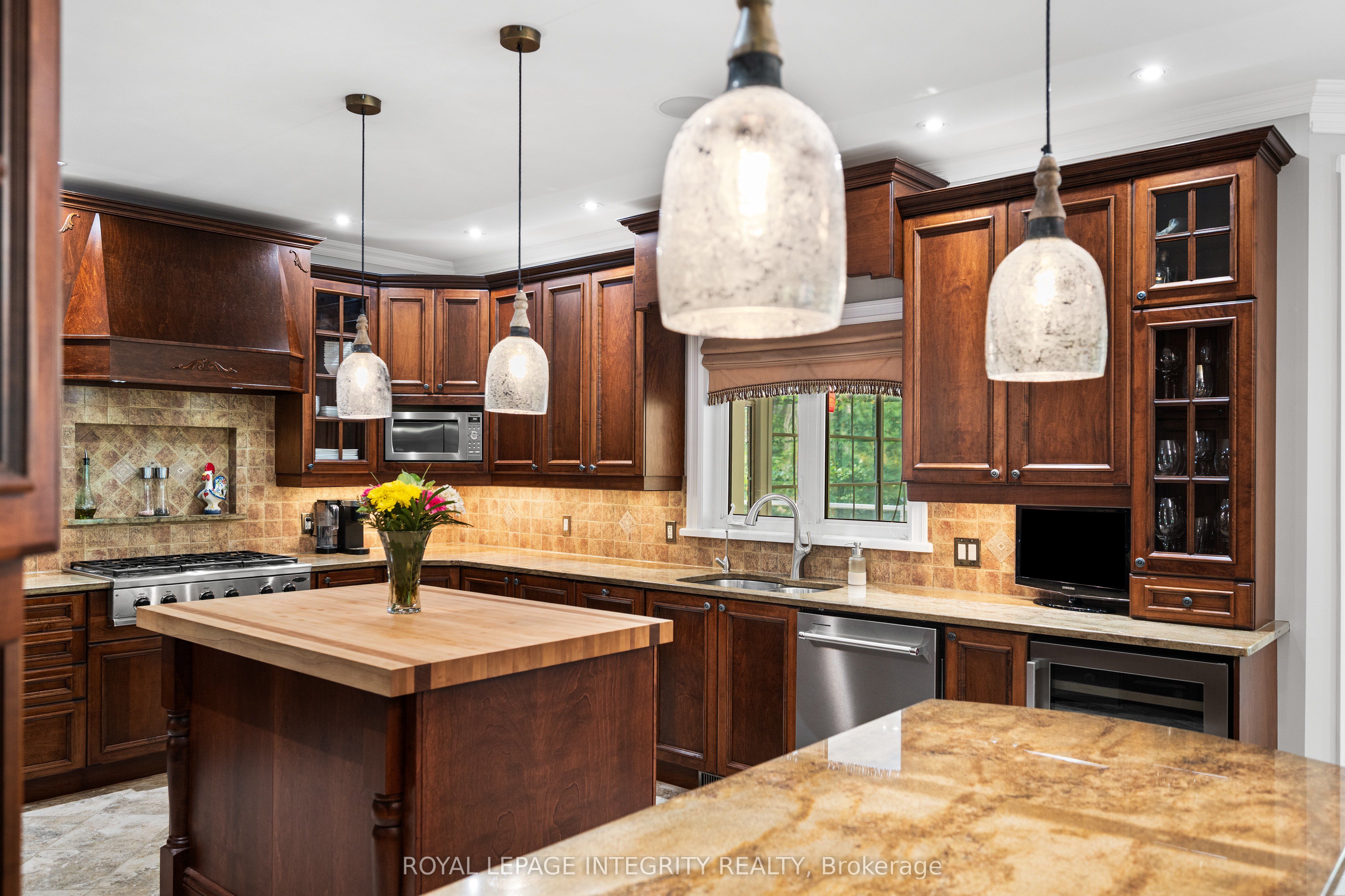 25 Marie-eve Street E Property Photo 15