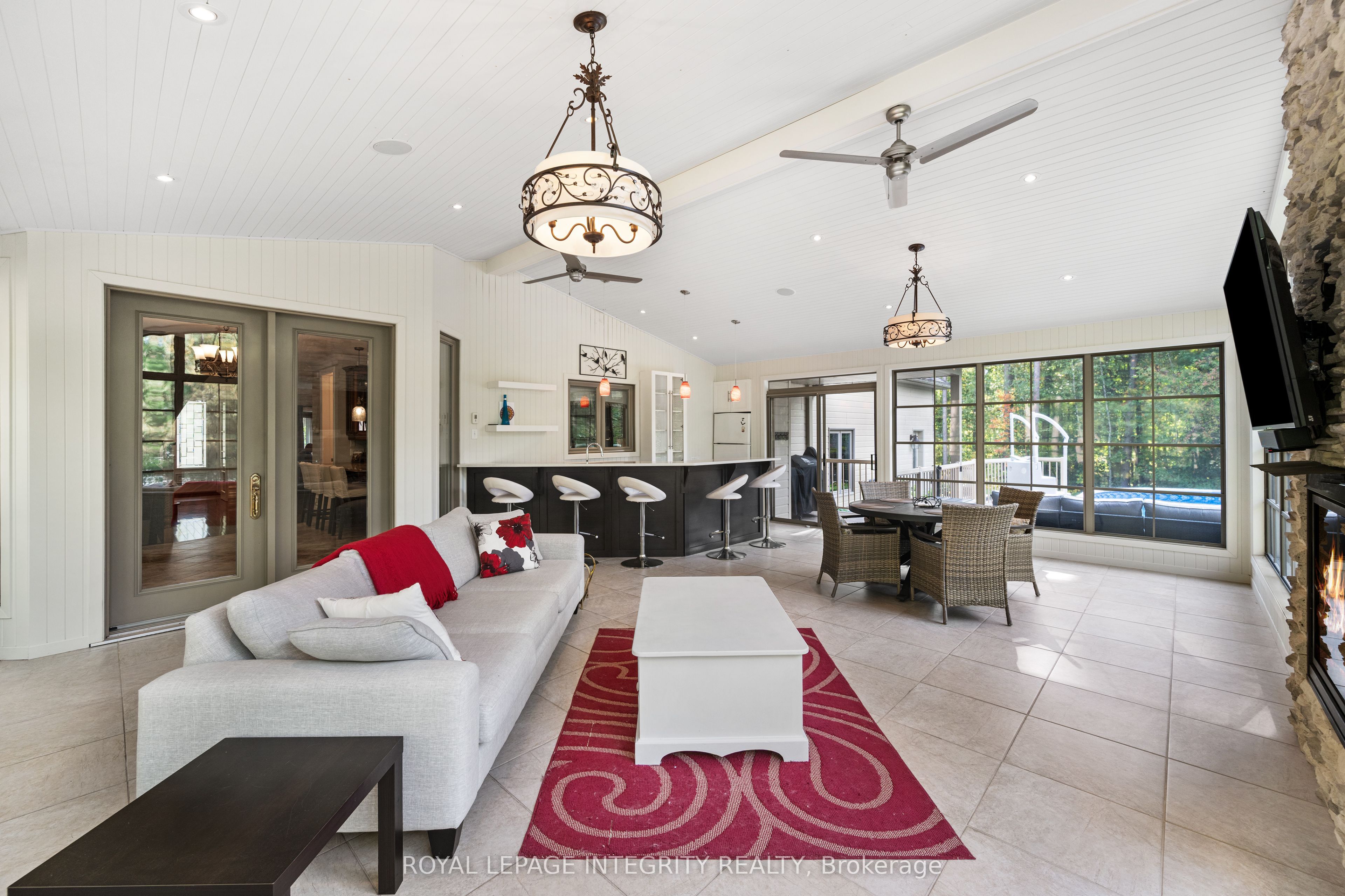 25 Marie-eve Street E Property Photo 18