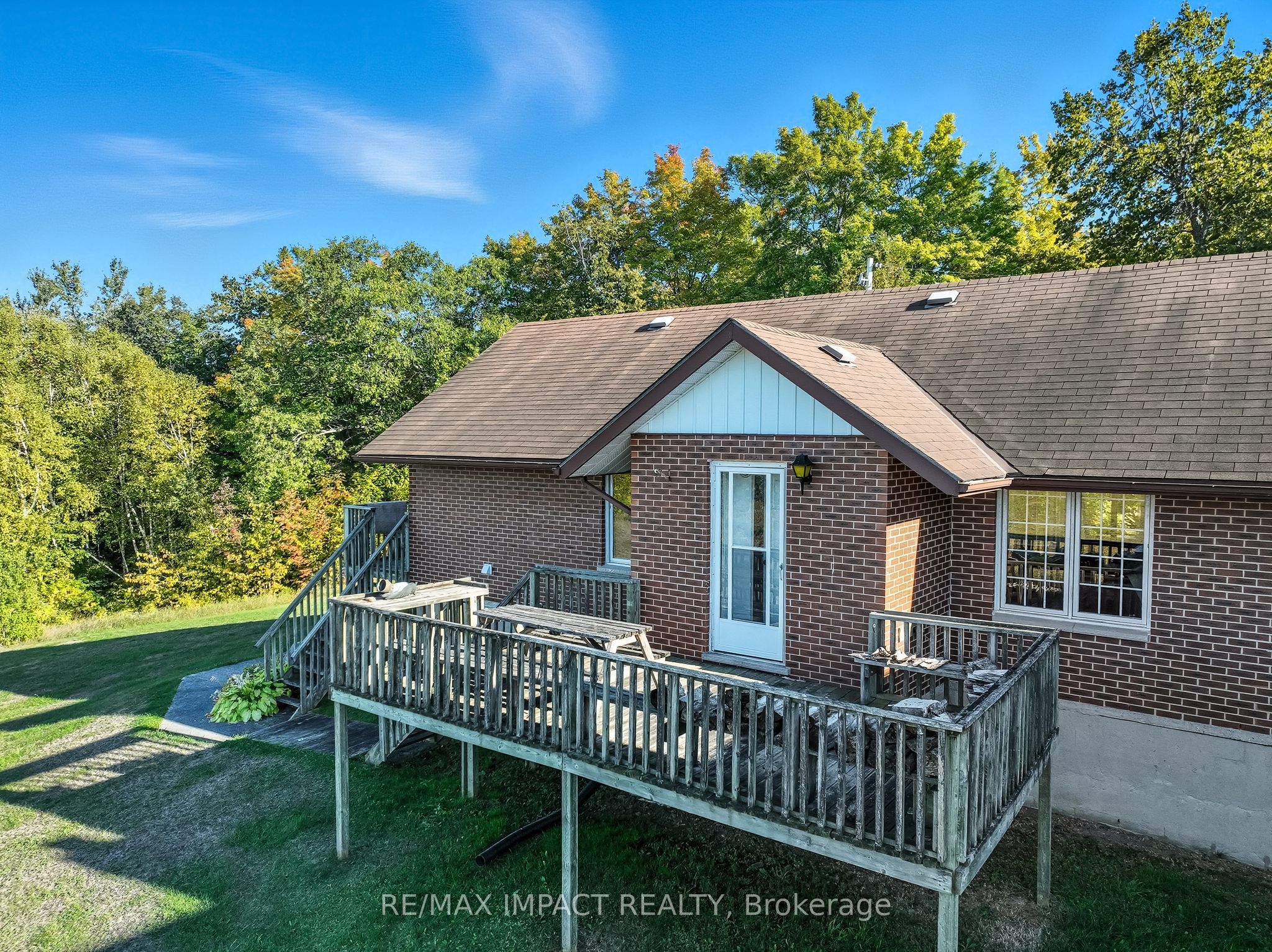 1530 10 Line W Property Photo 6