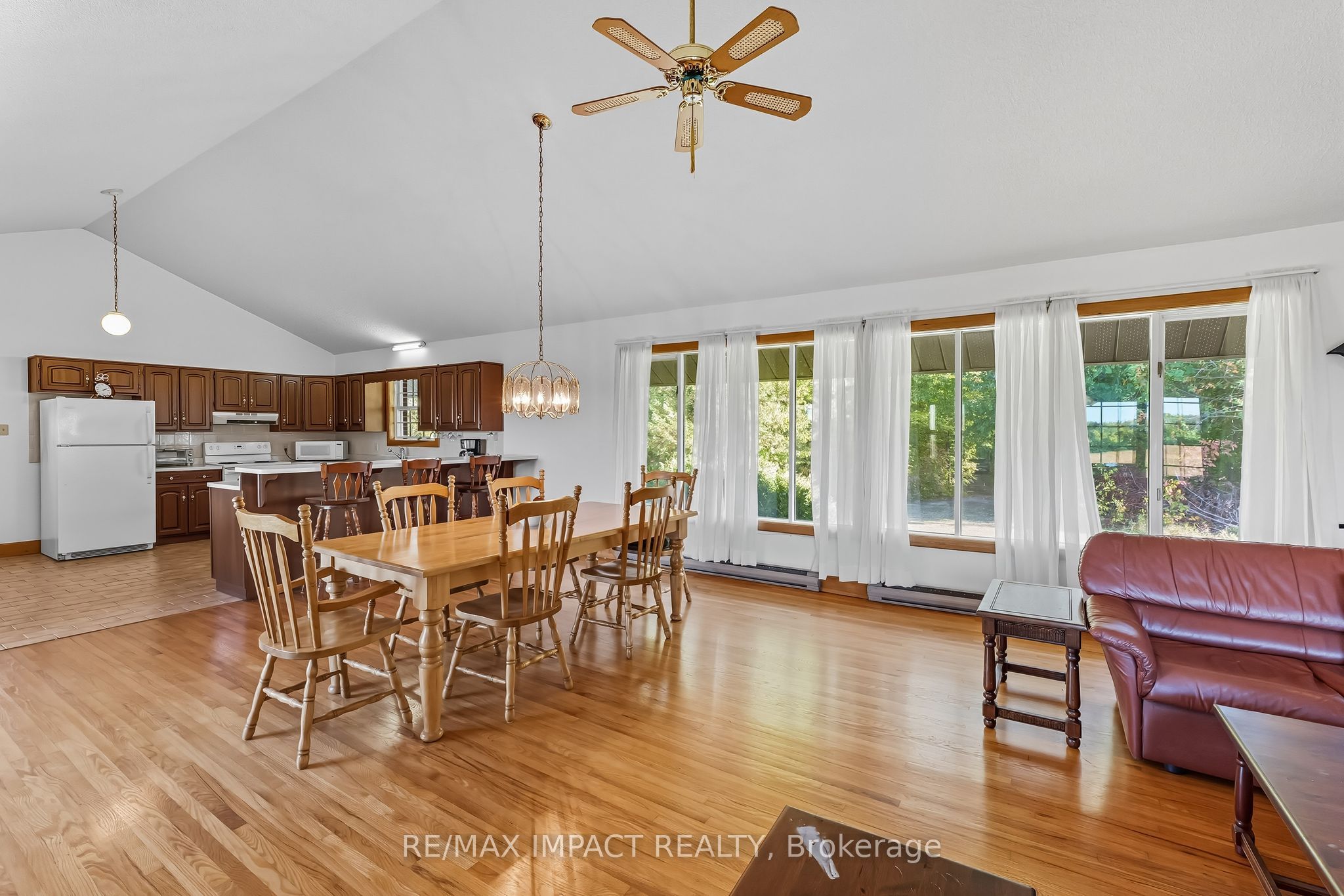 1530 10 Line W Property Photo 10