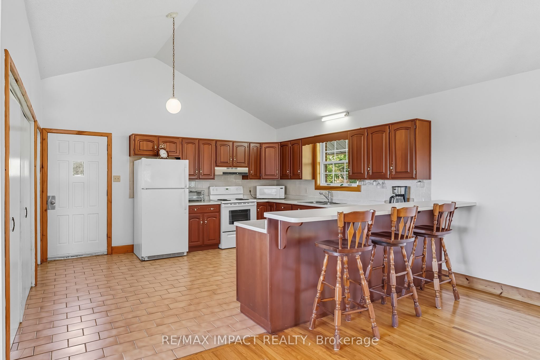 1530 10 Line W Property Photo 14