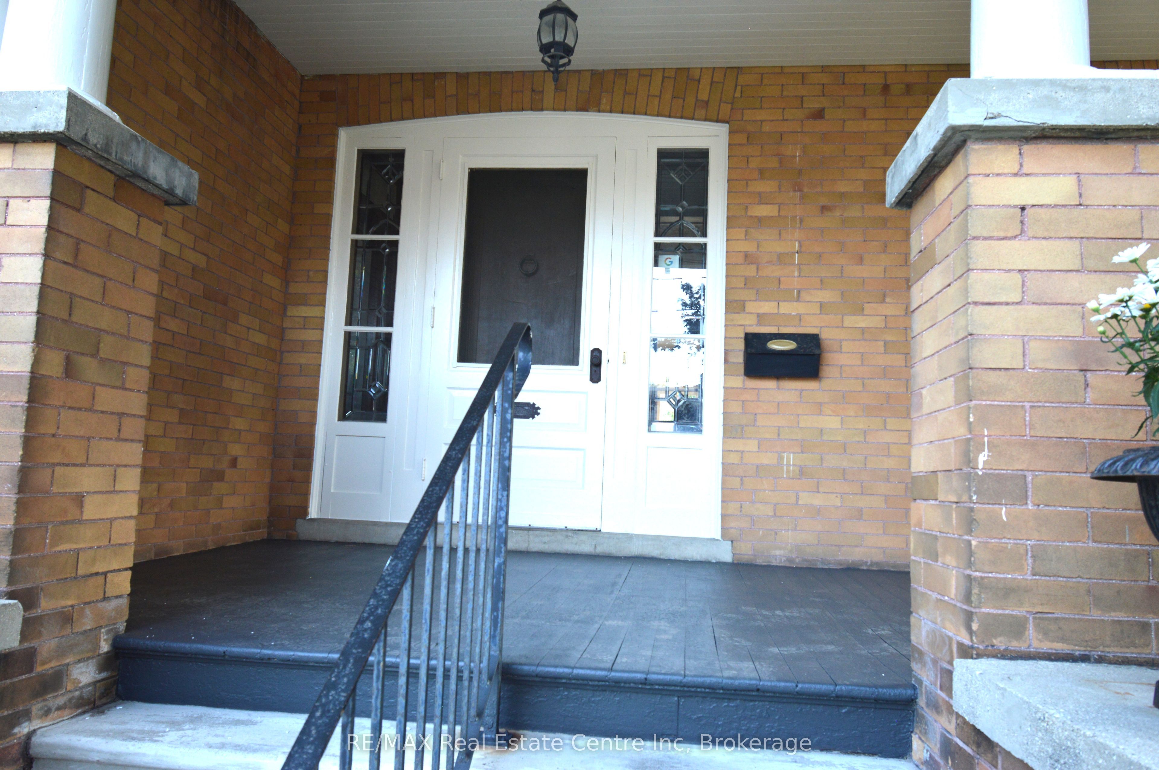 390 Main Street W Property Photo 3