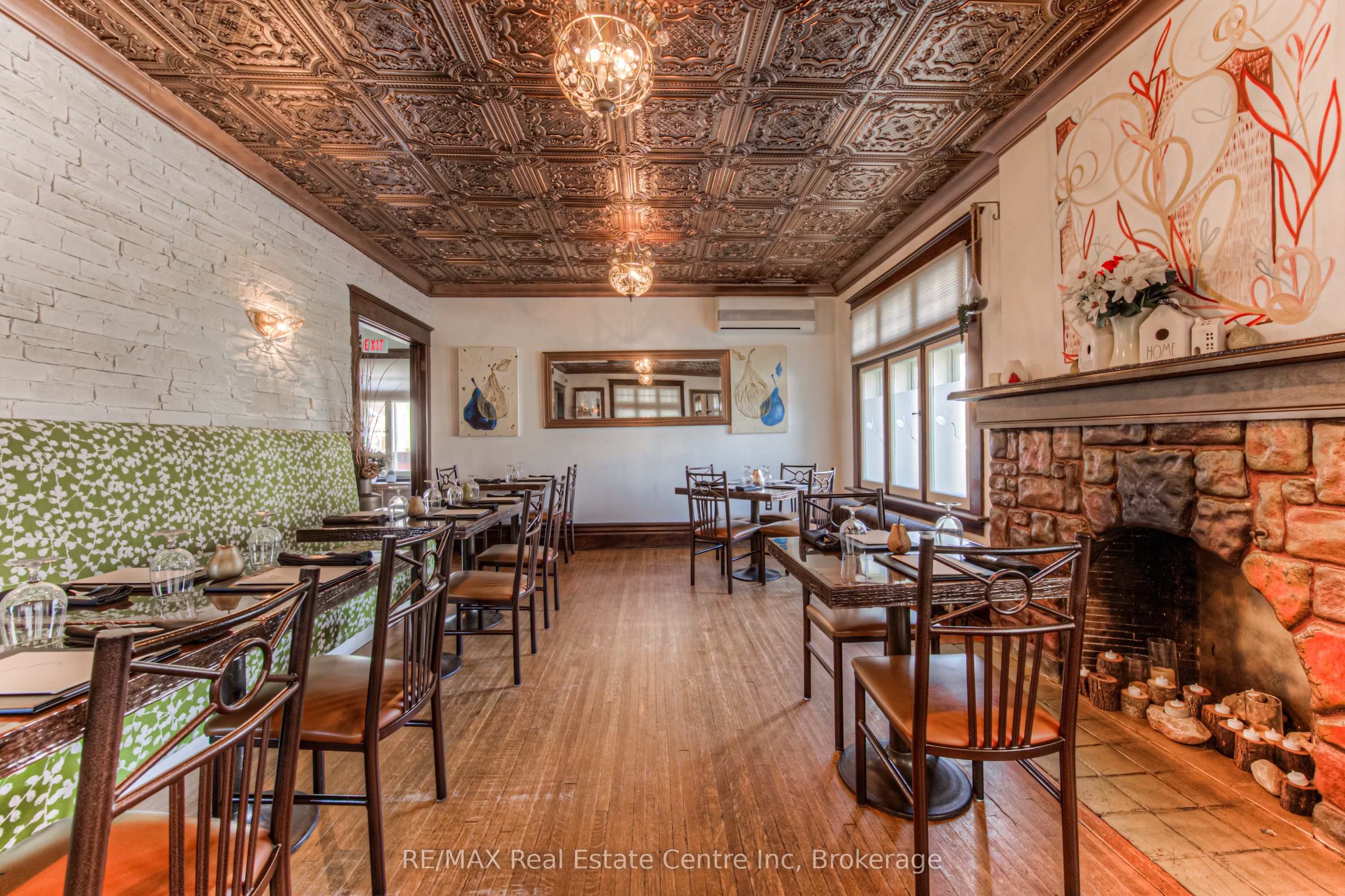 390 Main Street W Property Photo 7