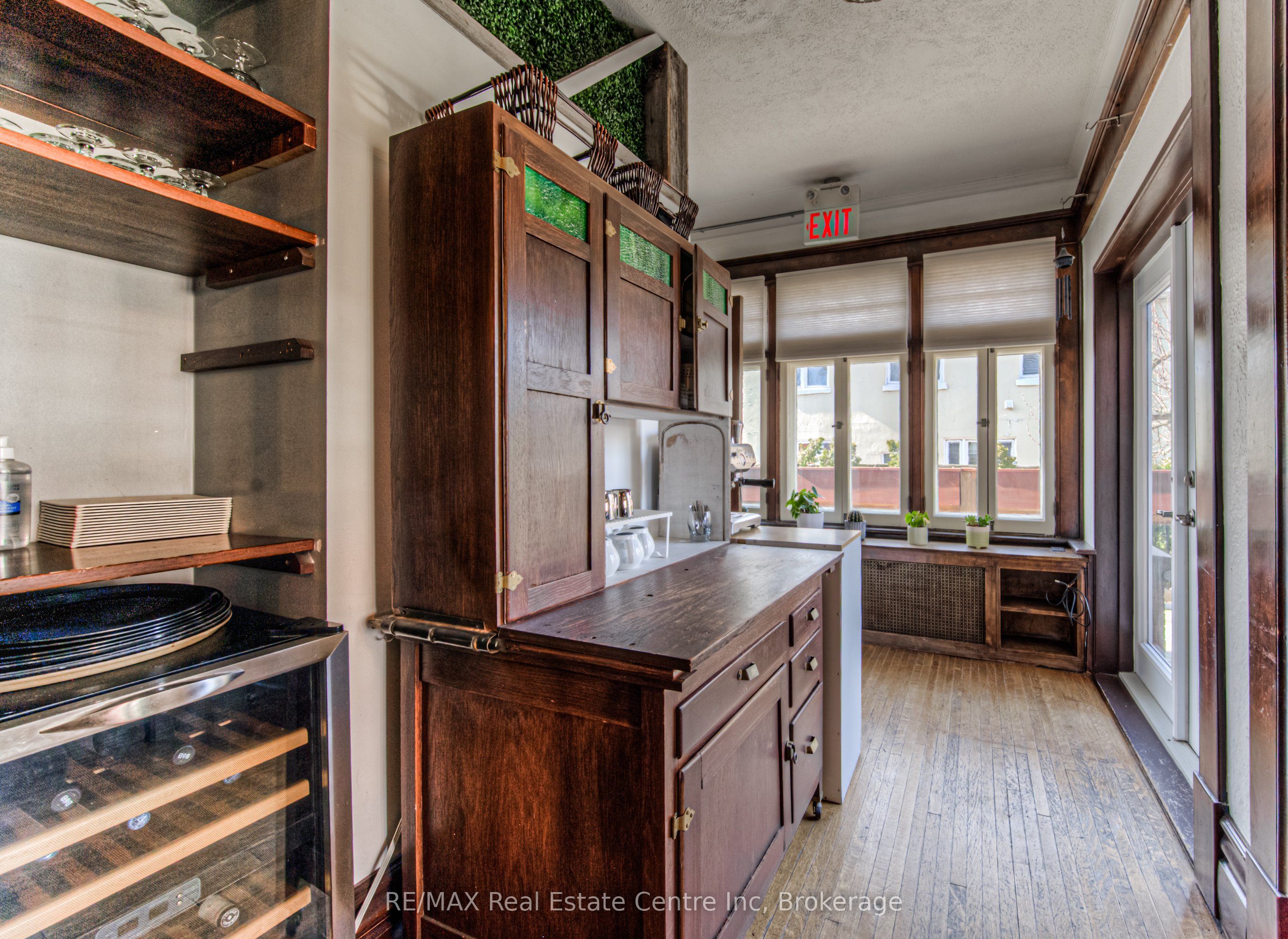 390 Main Street W Property Photo 10