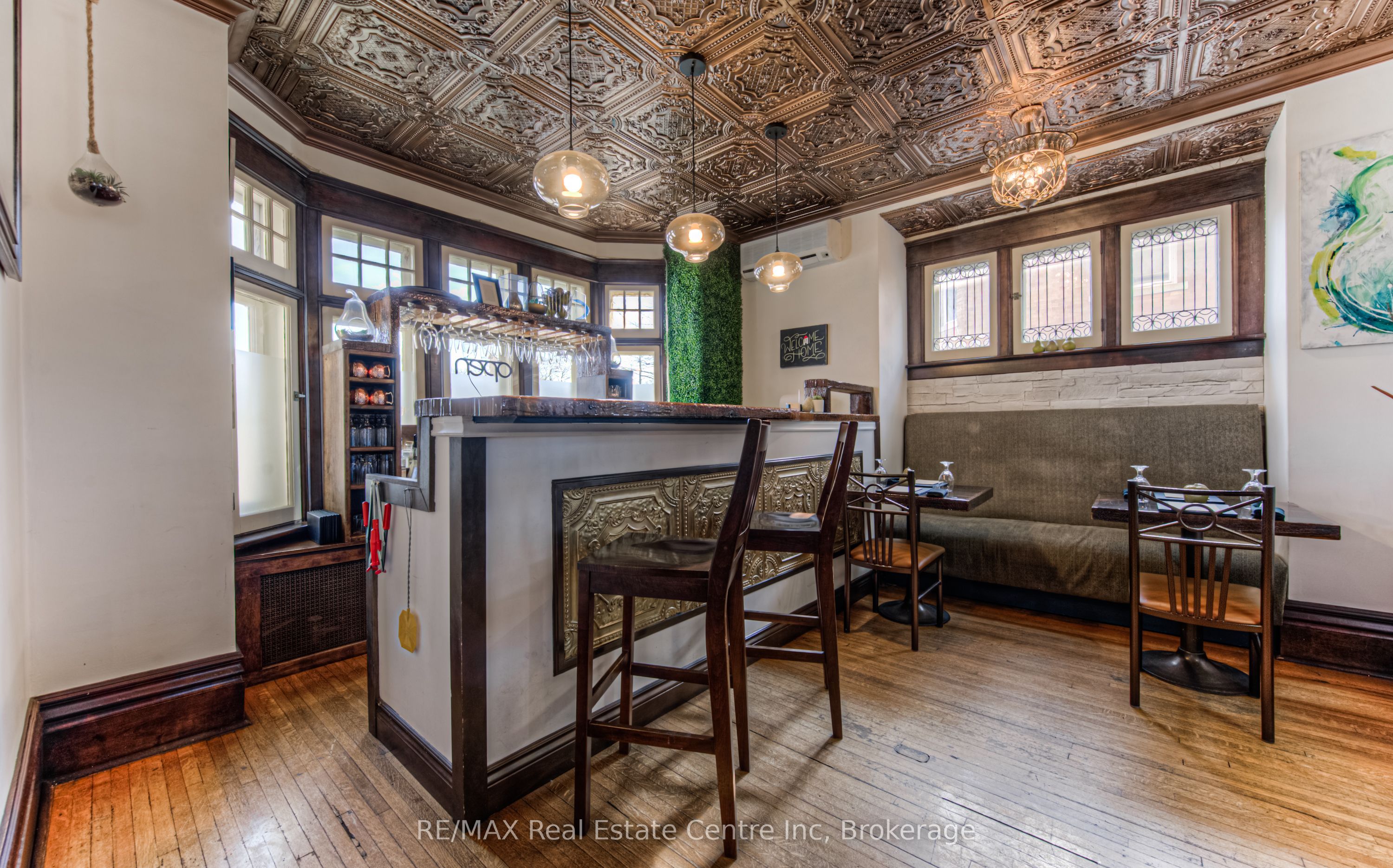 390 Main Street W Property Photo 14