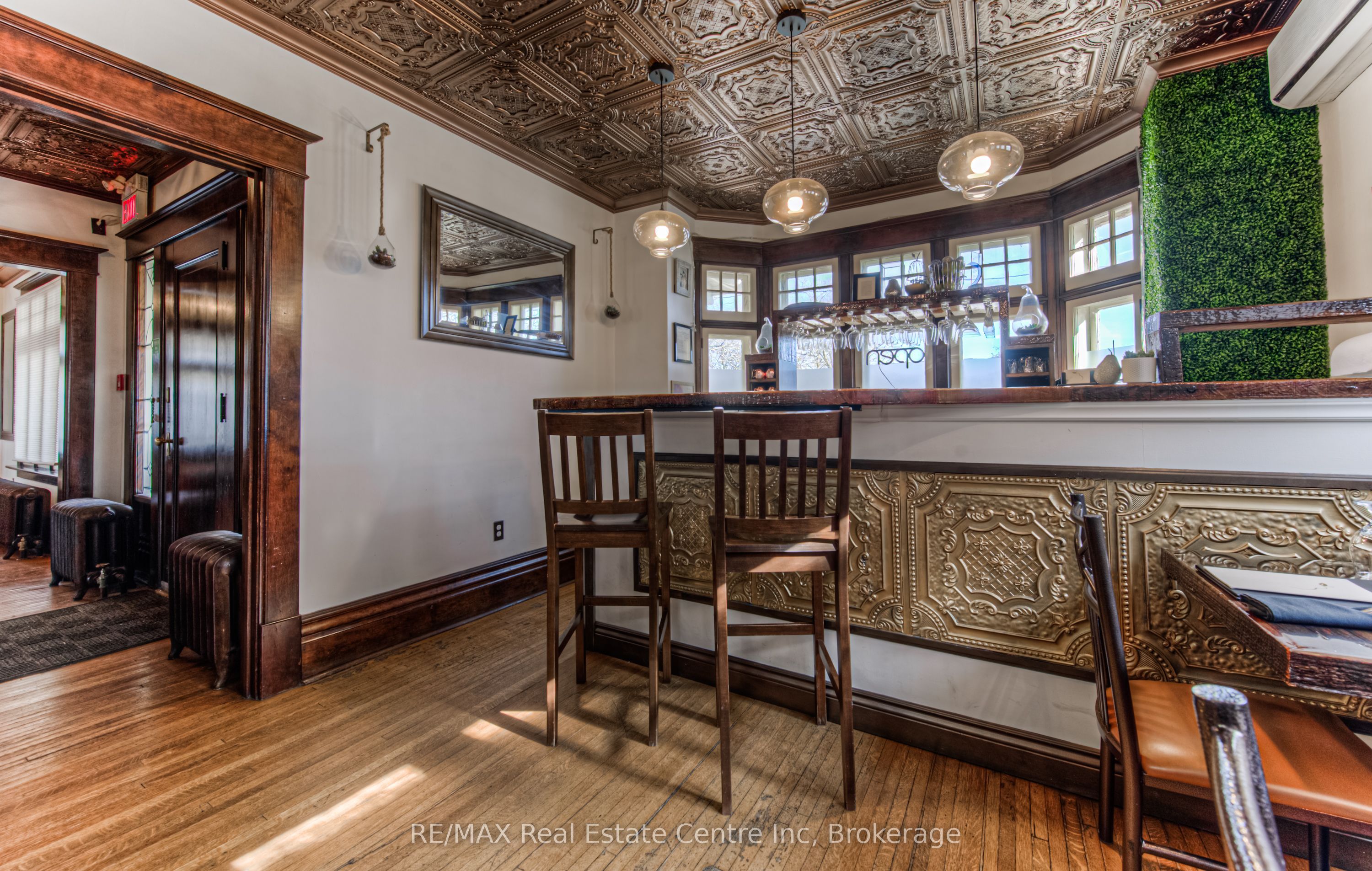 390 Main Street W Property Photo 15