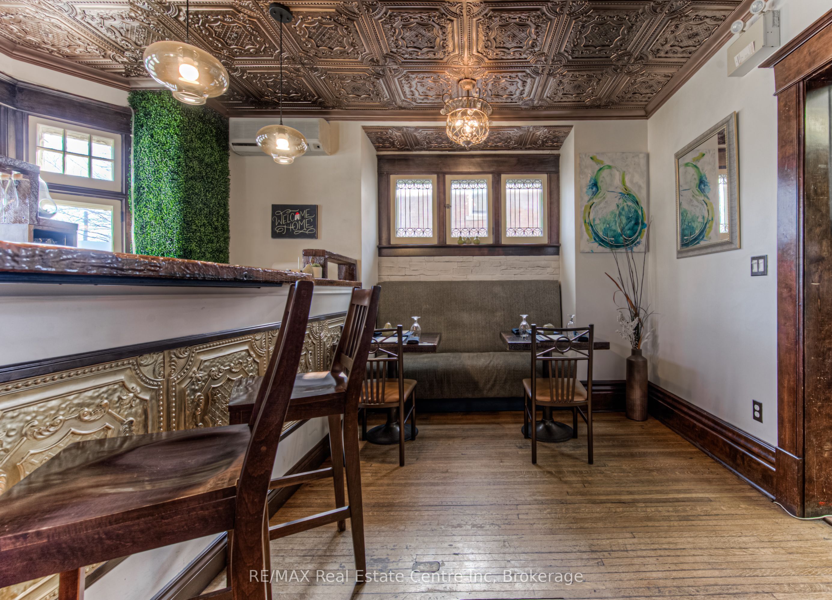 390 Main Street W Property Photo 16