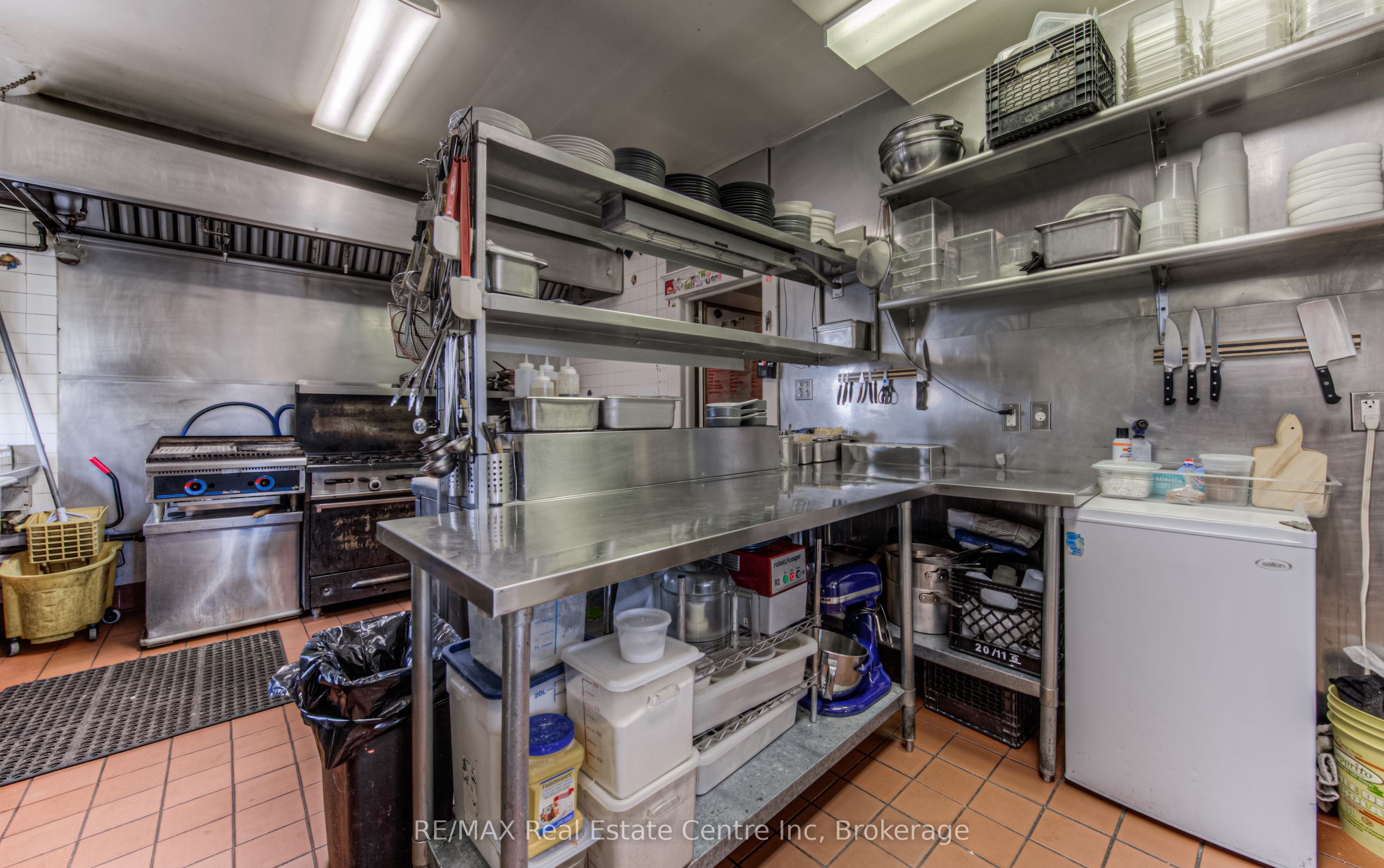 390 Main Street W Property Photo 19