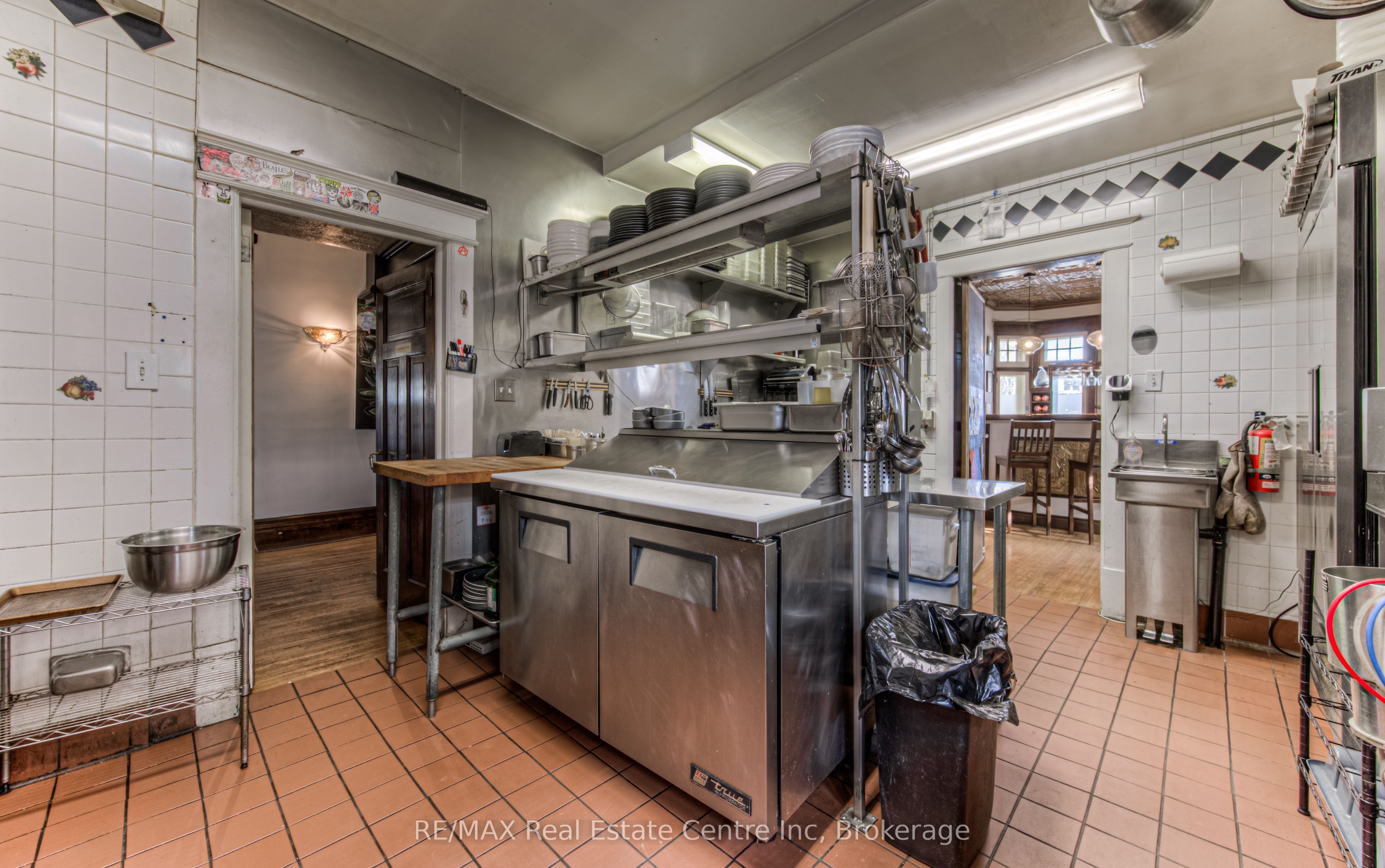 390 Main Street W Property Photo 20