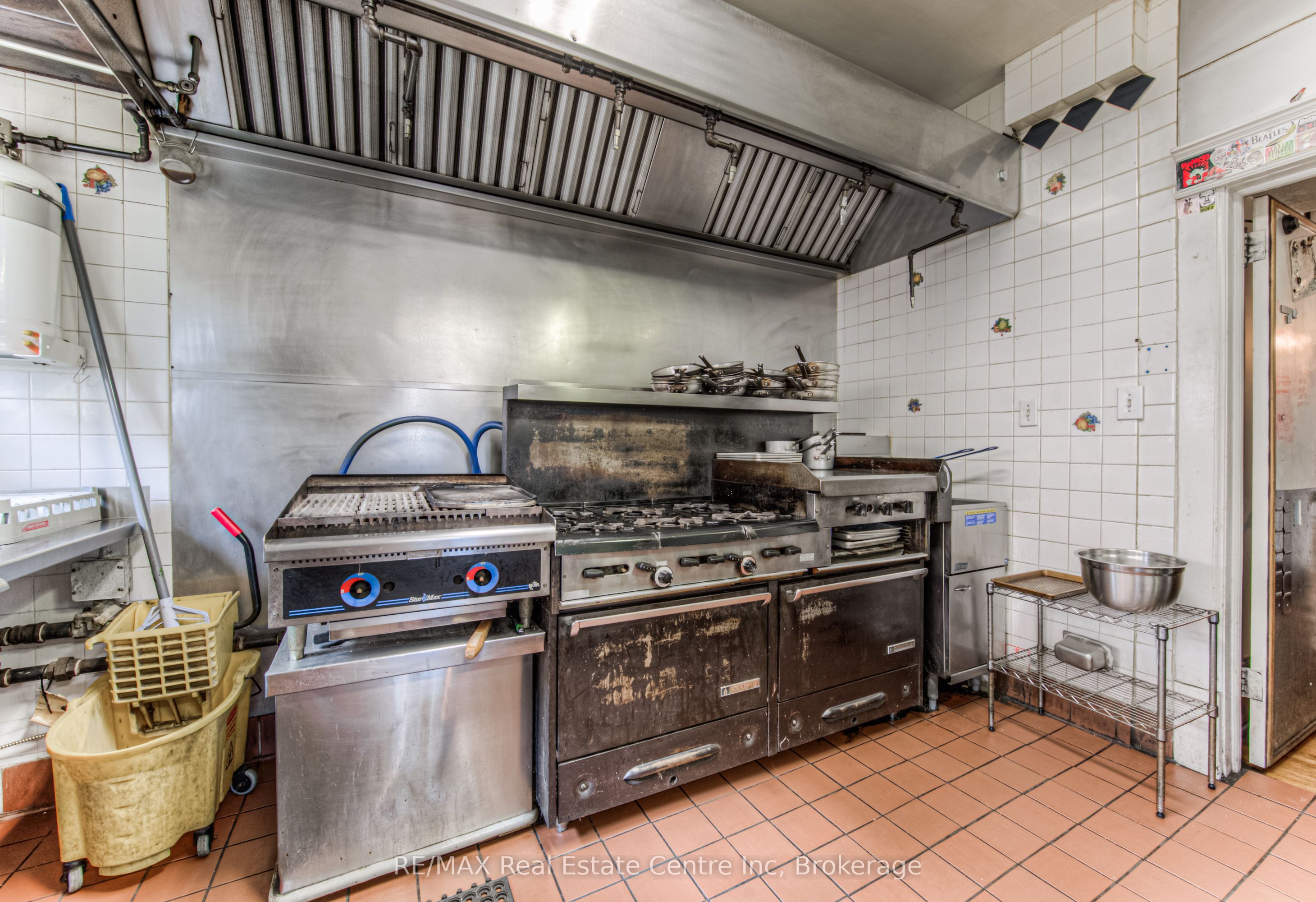 390 Main Street W Property Photo 22