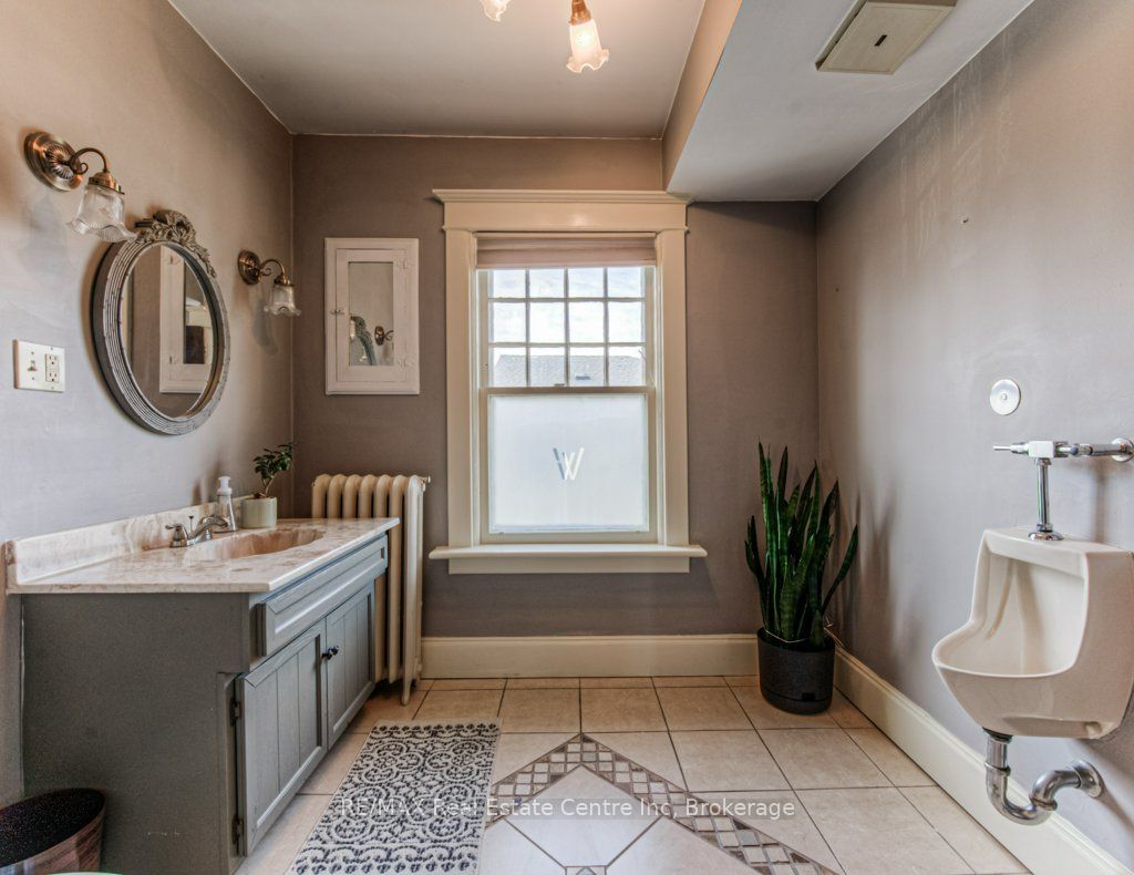 390 Main Street W Property Photo 29