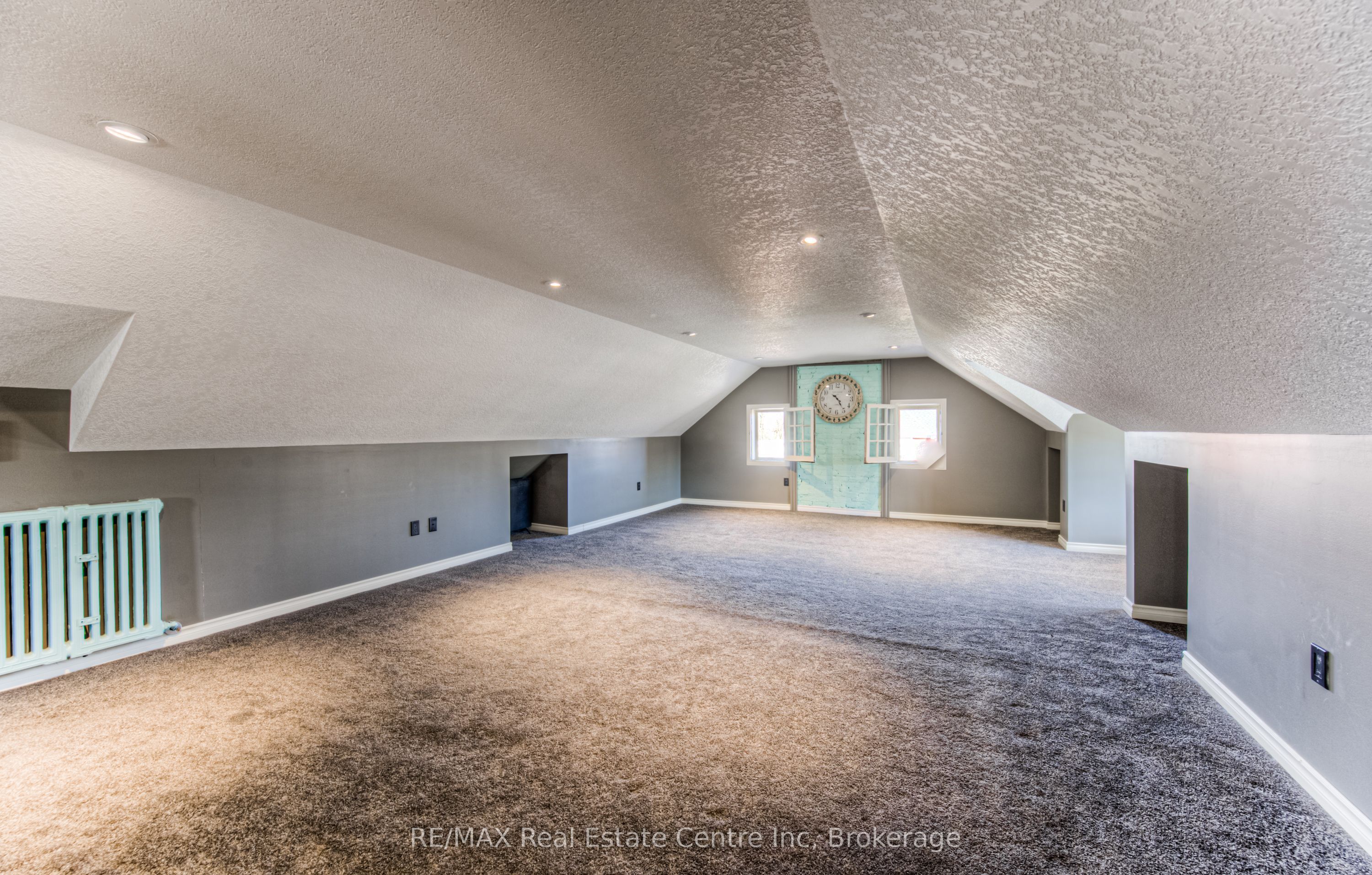 390 Main Street W Property Photo 31