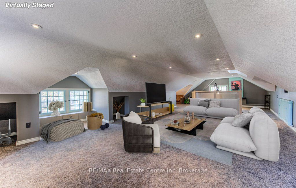 390 Main Street W Property Photo 32