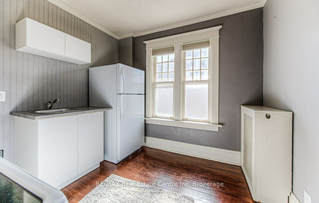 390 Main Street W Property Photo 33