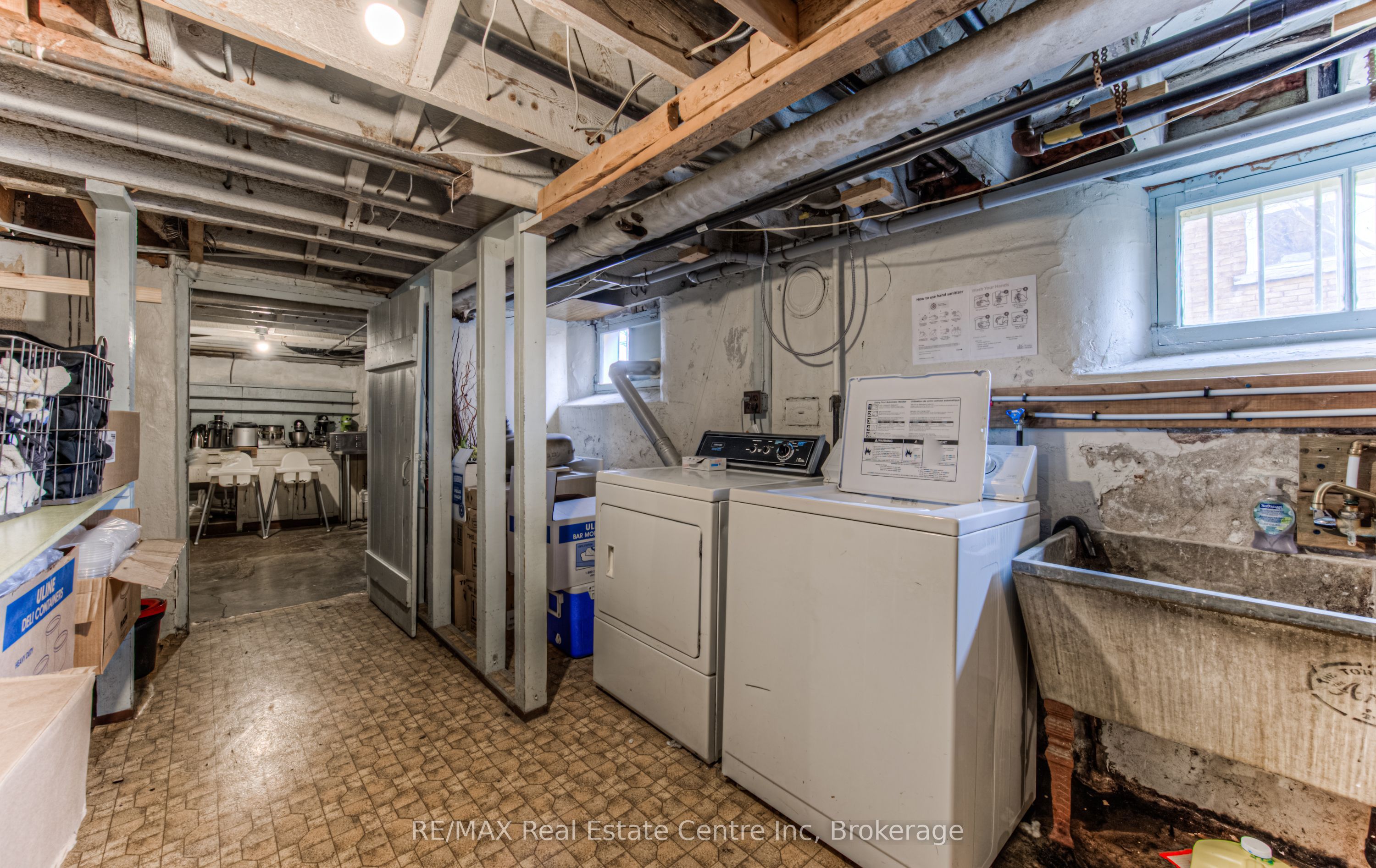 390 Main Street W Property Photo 34