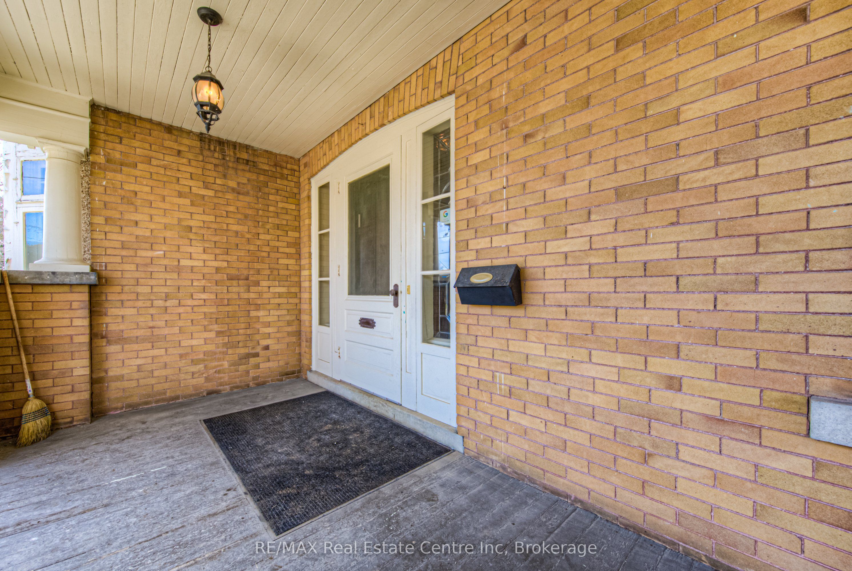 390 Main Street W Property Photo 37