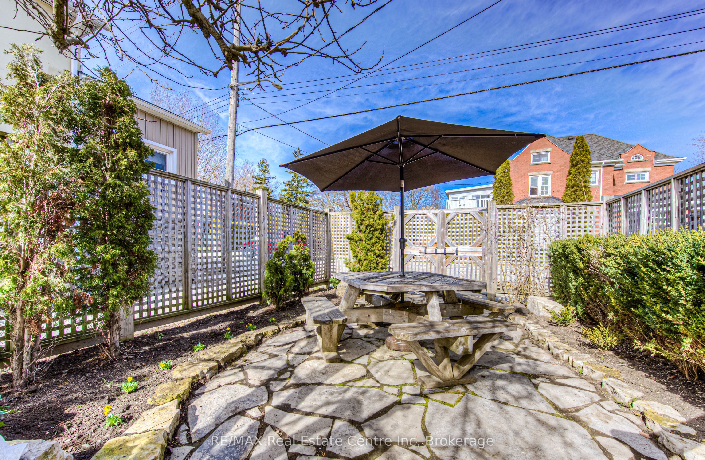 390 Main Street W Property Photo 38