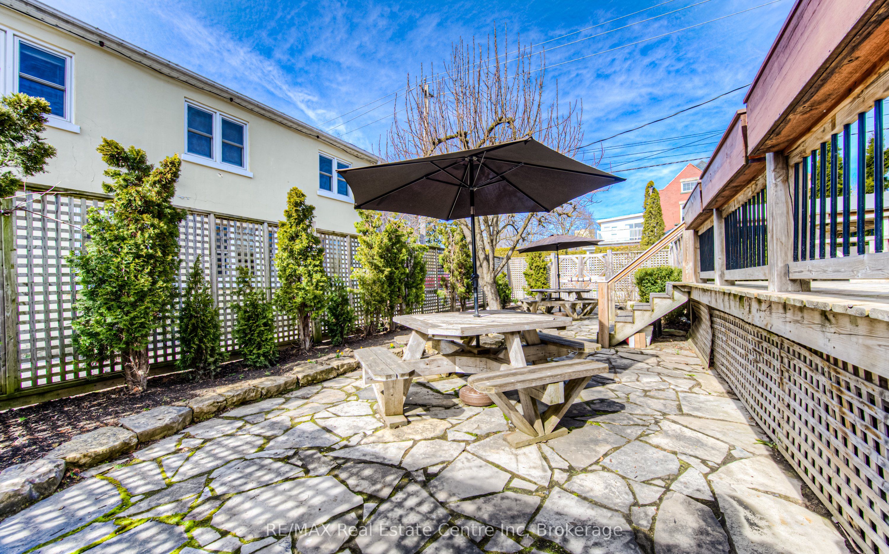 390 Main Street W Property Photo 39