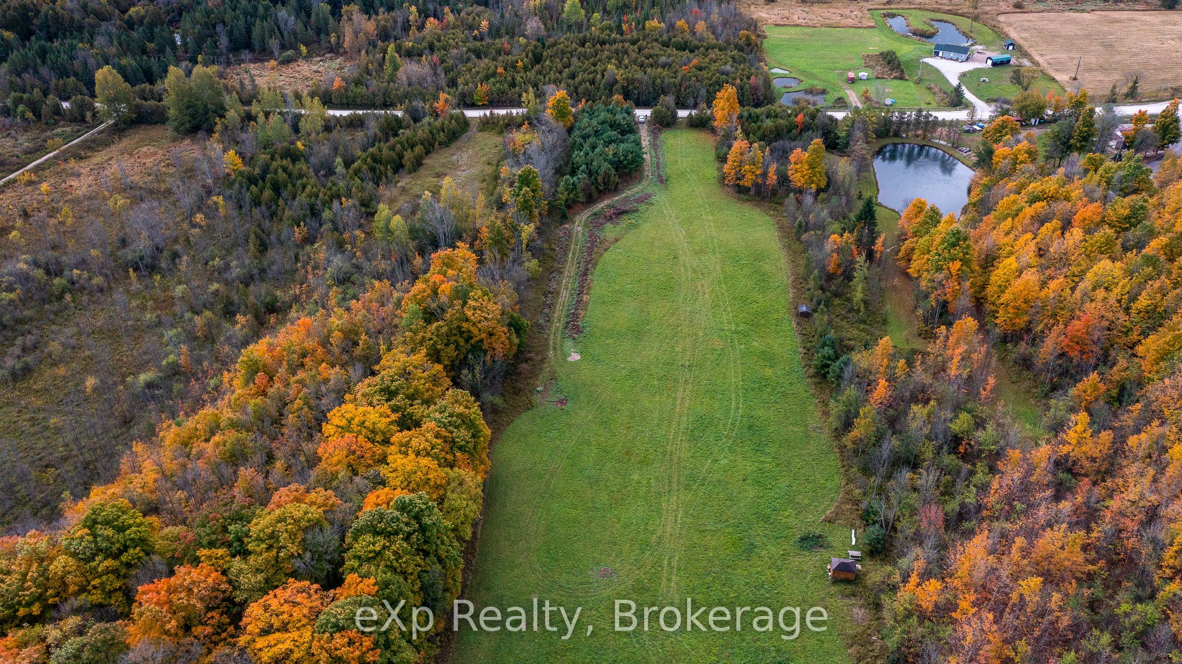 084482 6 Side Road Property Photo 6