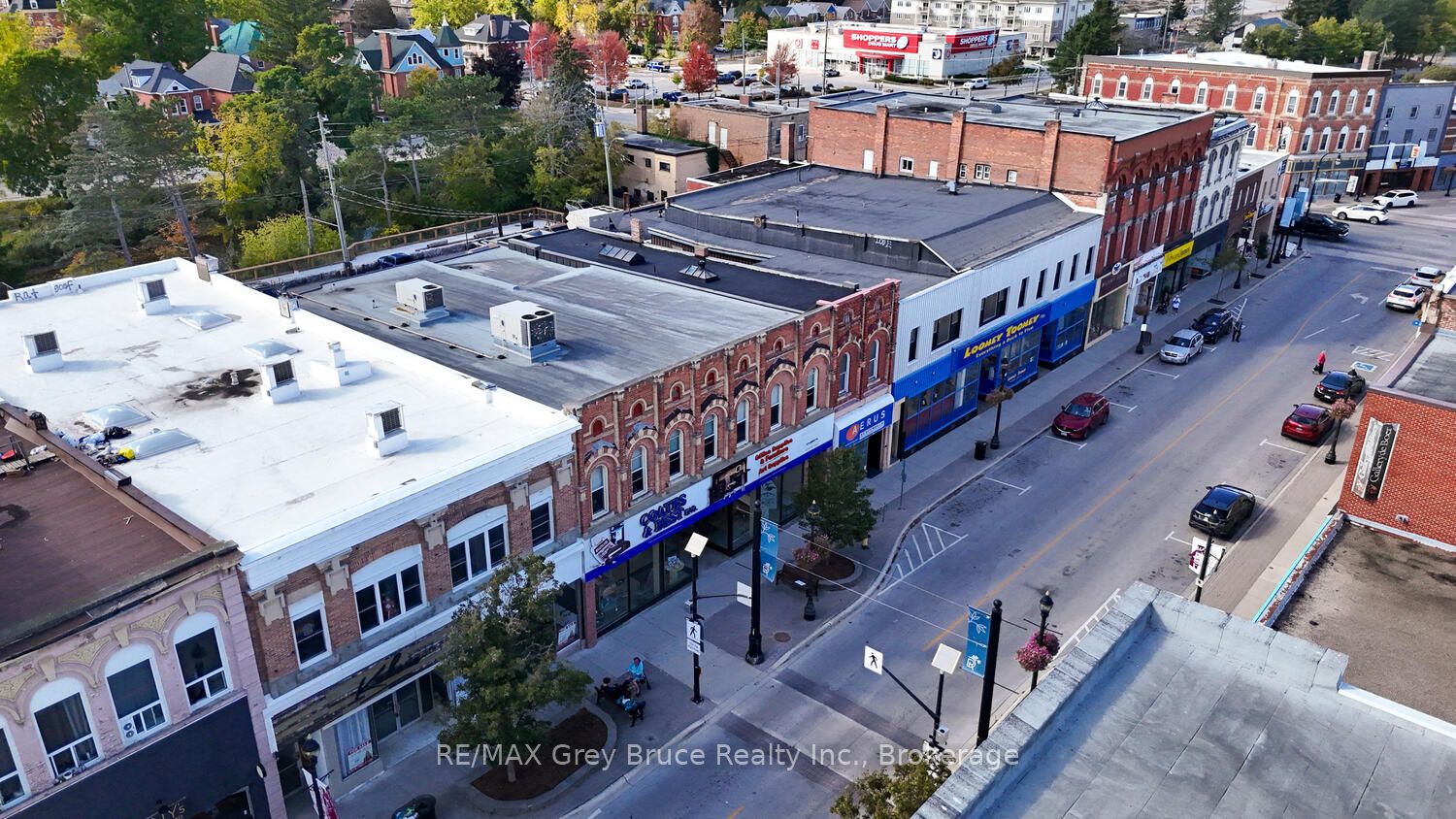 958 2nd Avenue E Property Photo 4