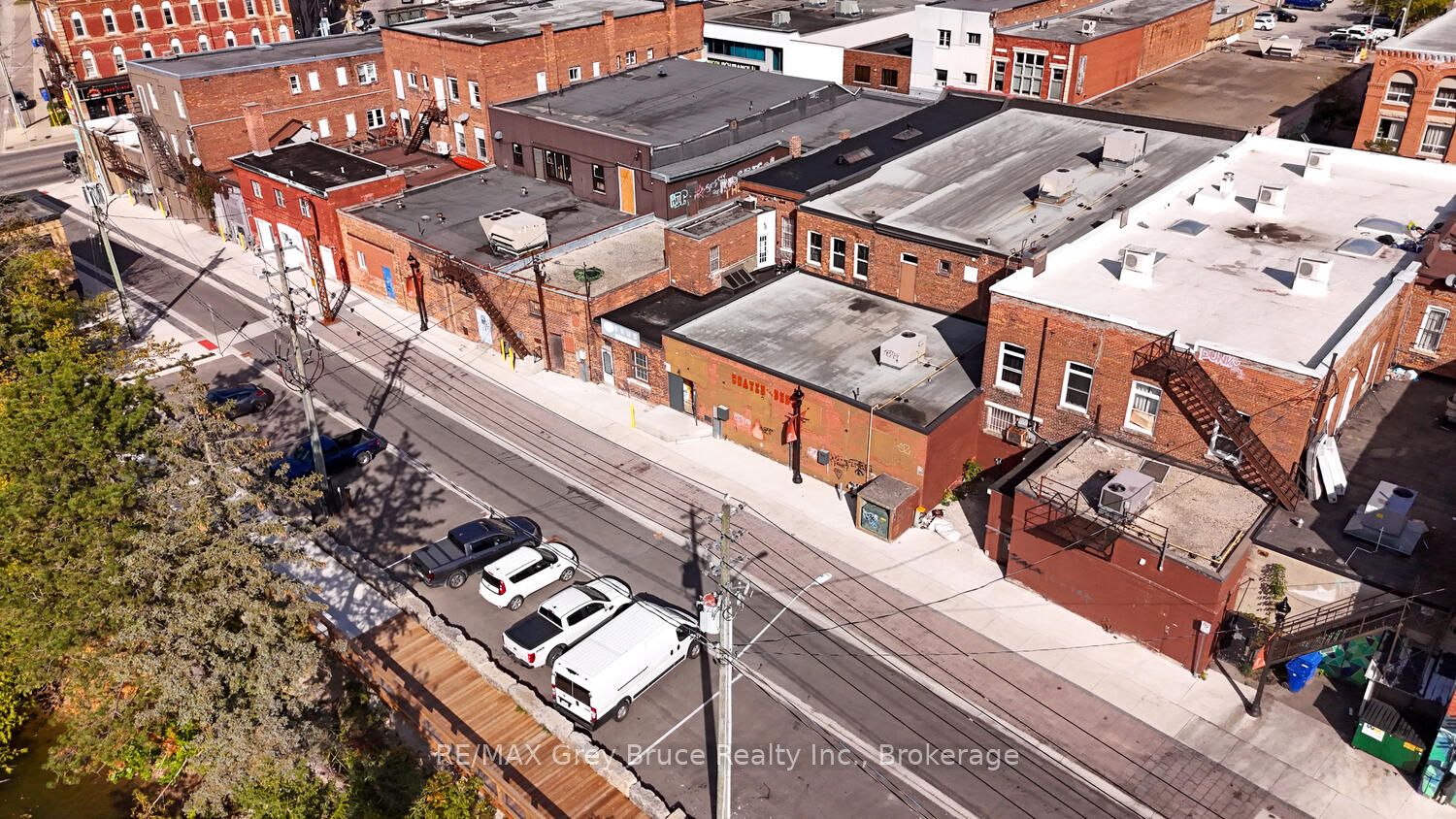 958 2nd Avenue E Property Photo 6