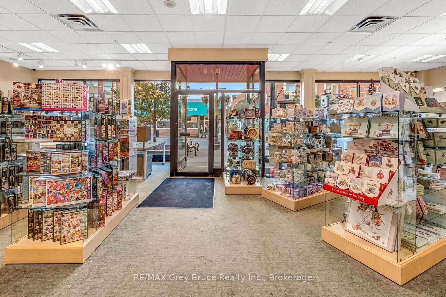 958 2nd Avenue E Property Photo 8