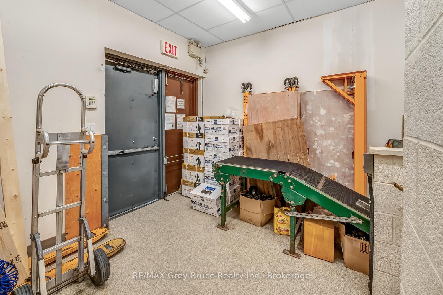 958 2nd Avenue E Property Photo 18