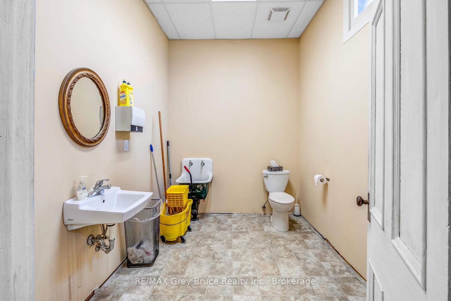 958 2nd Avenue E Property Photo 34