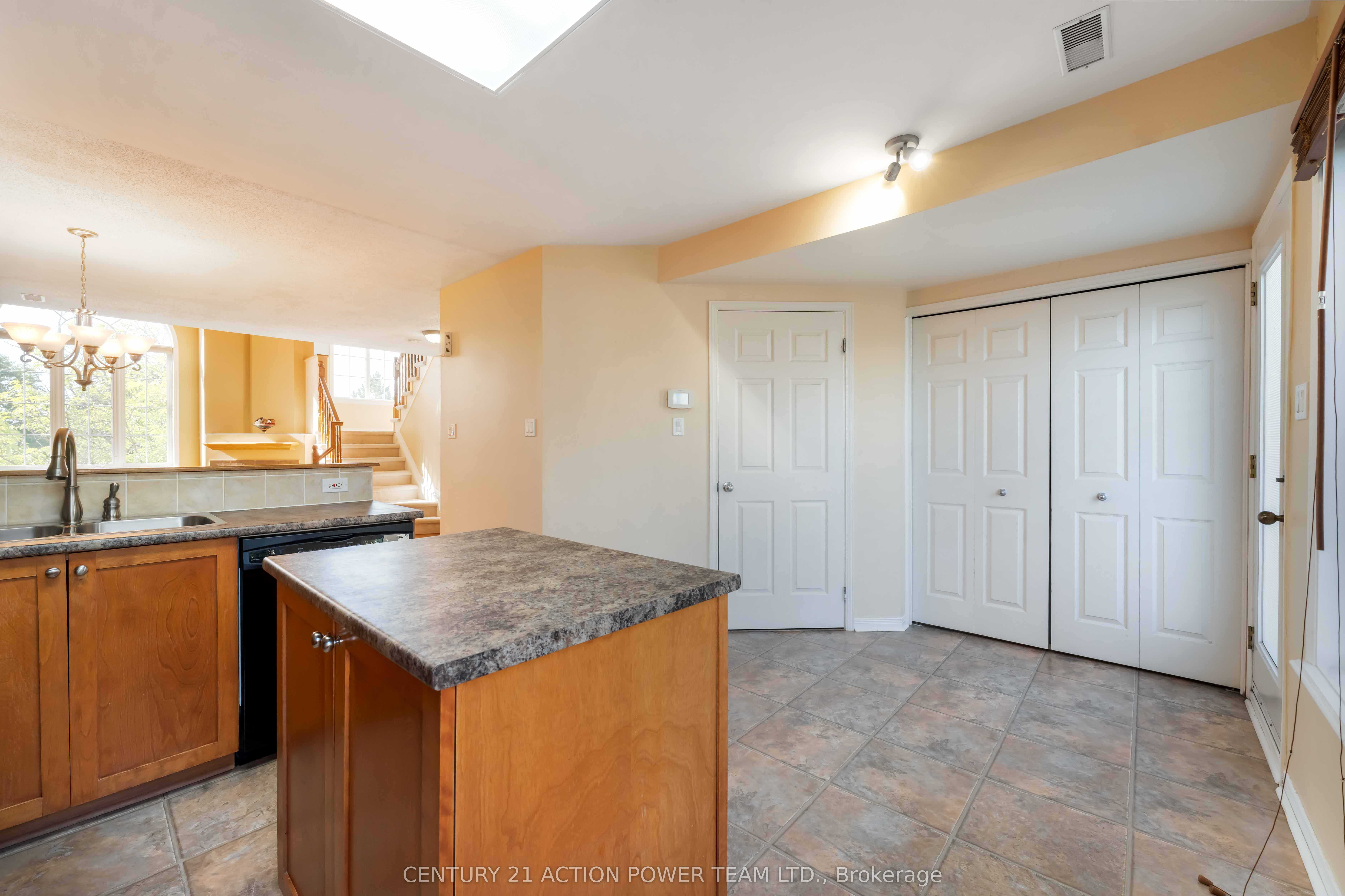 123 Gatestone Private 13 Property Photo 10