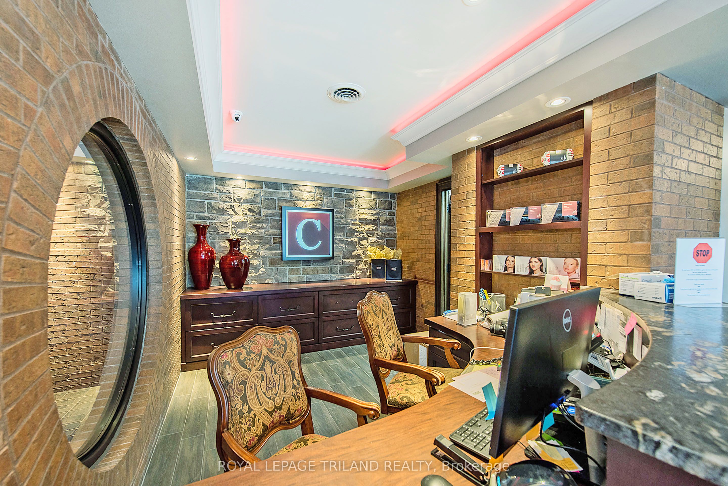 424 Waterloo St Property Photo 8