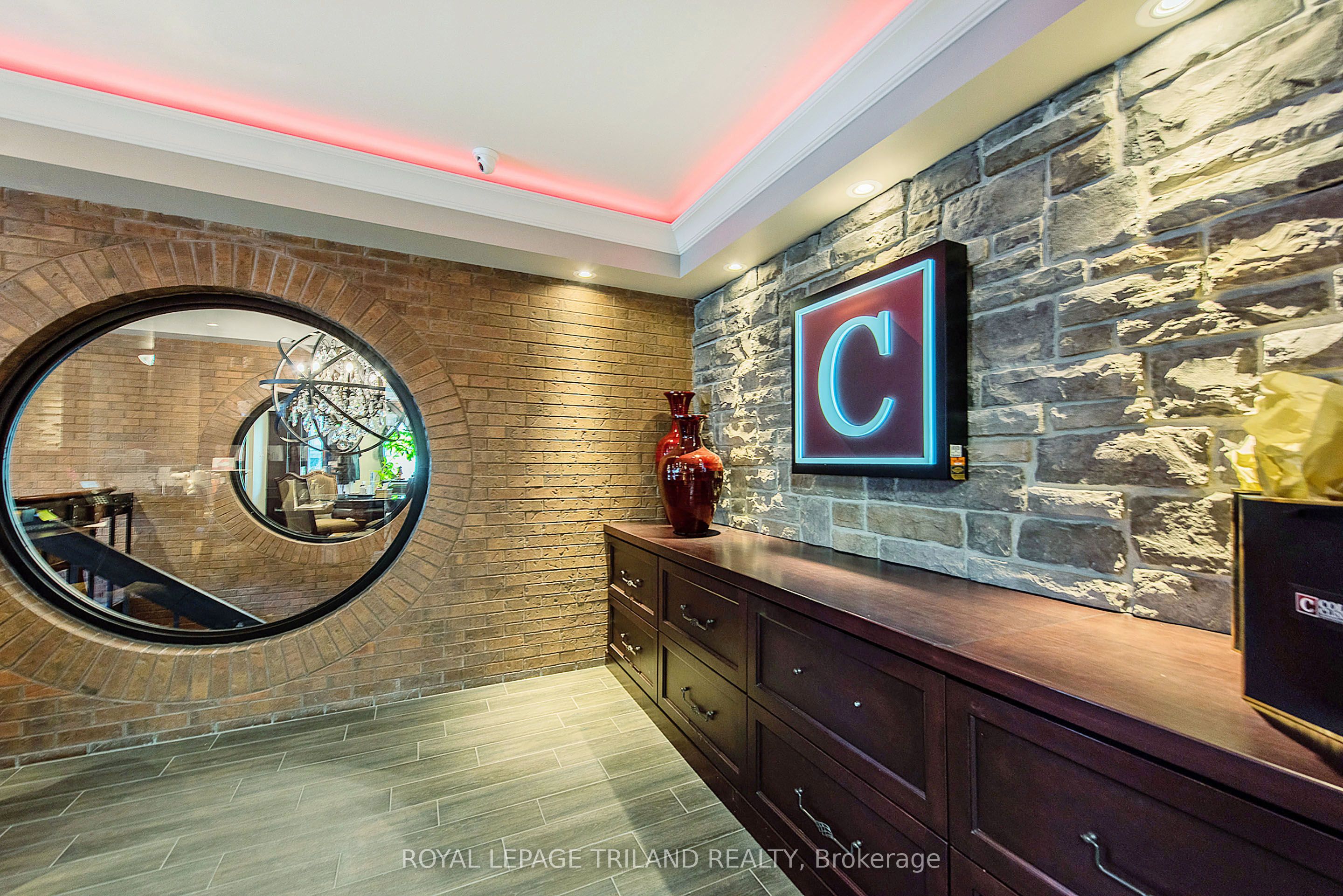 424 Waterloo St Property Photo 9