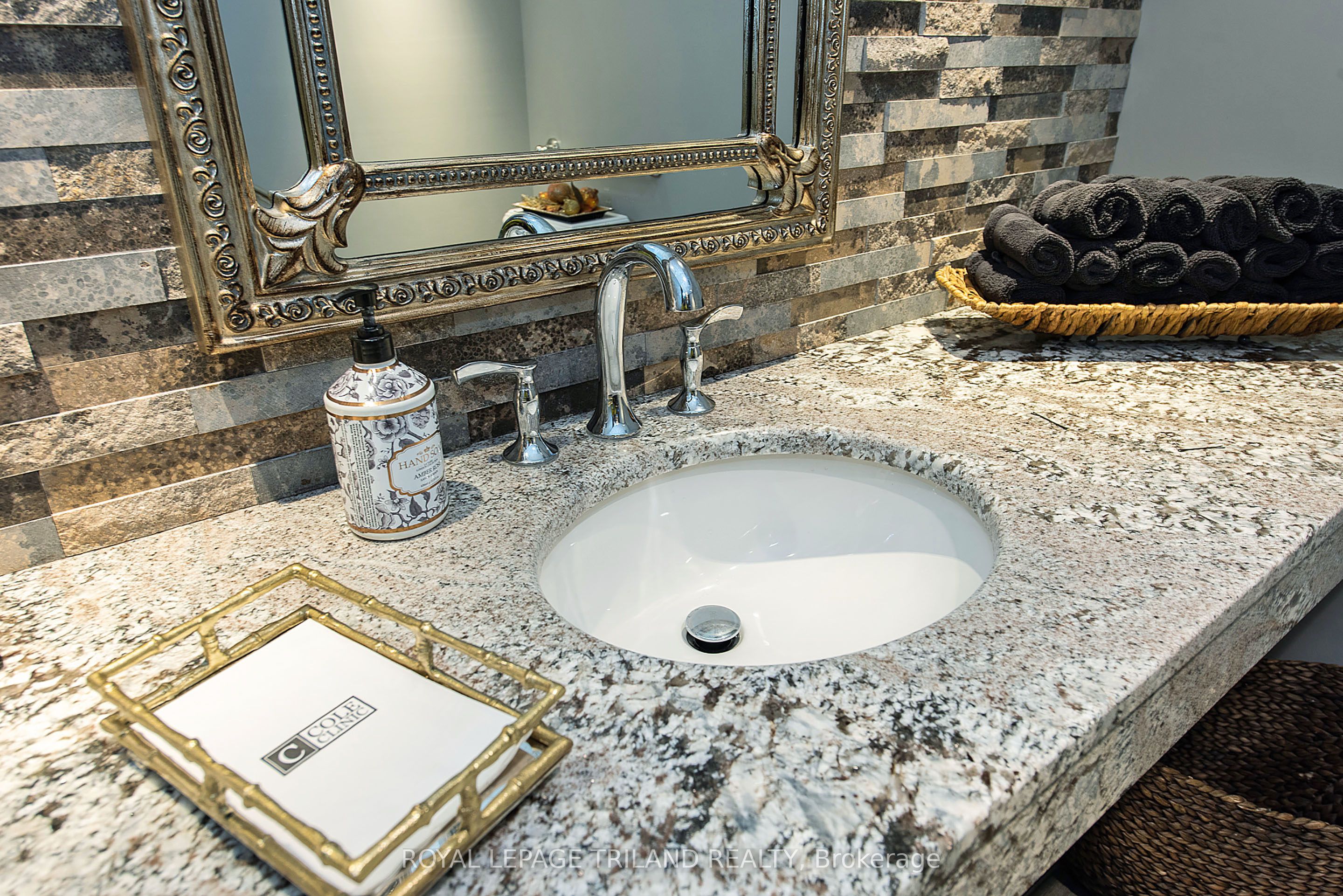 424 Waterloo St Property Photo 22