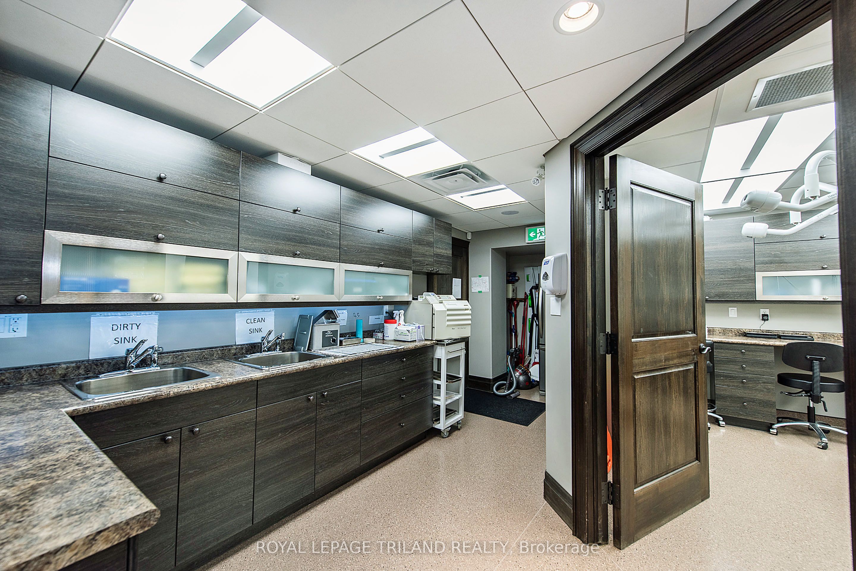 424 Waterloo St Property Photo 26