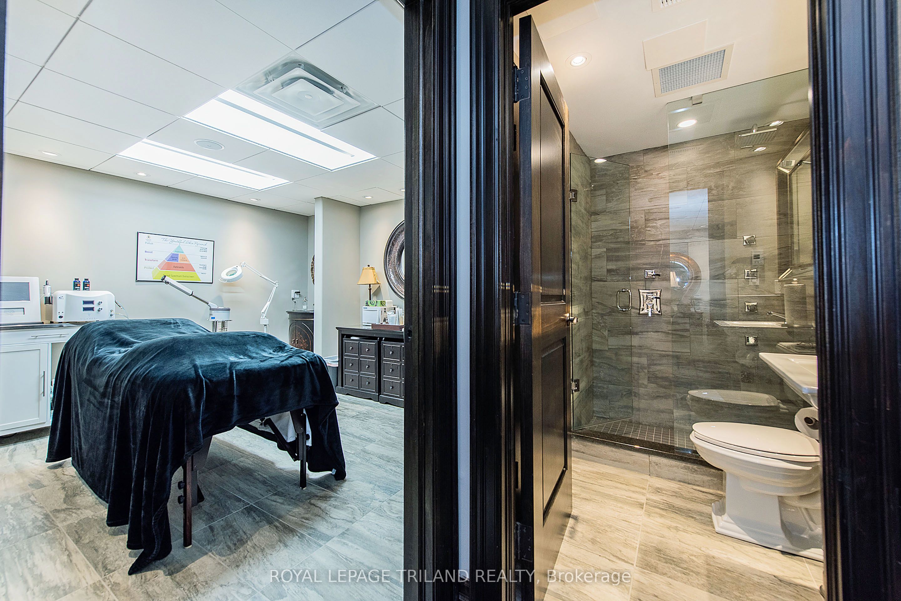 424 Waterloo St Property Photo 39