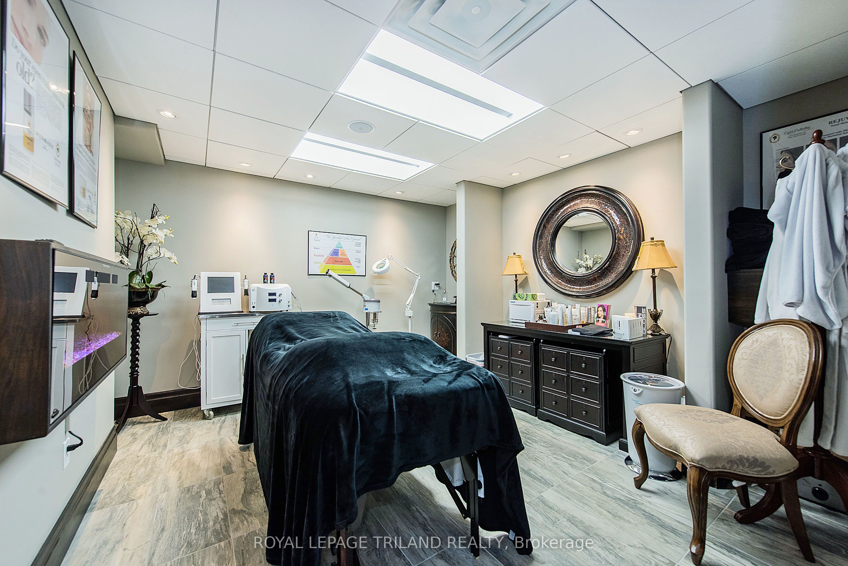 424 Waterloo St Property Photo 40